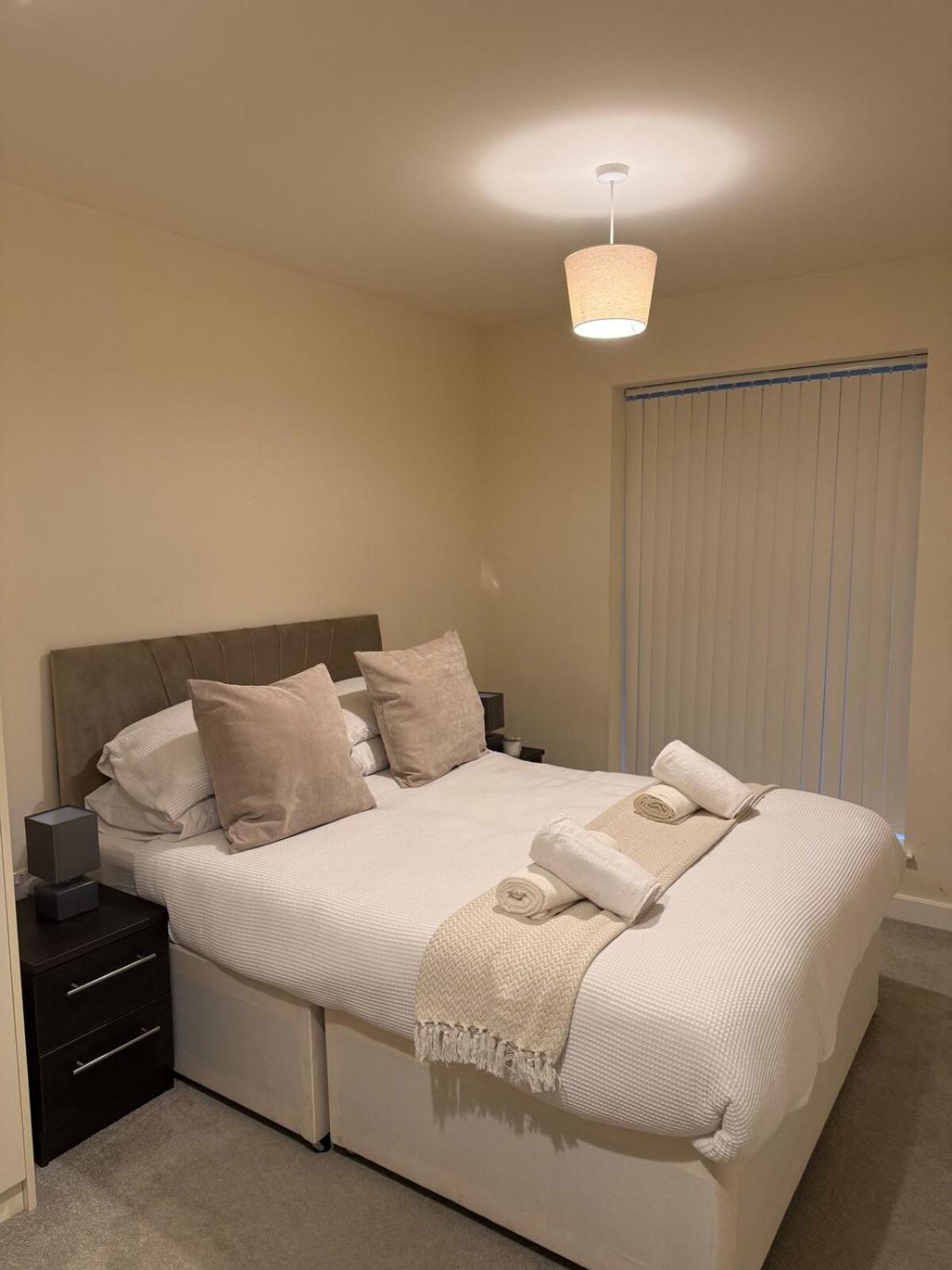 New London 2-Bedroom 2-Bath Apartment- Contractors and Long Stays Dis-Count