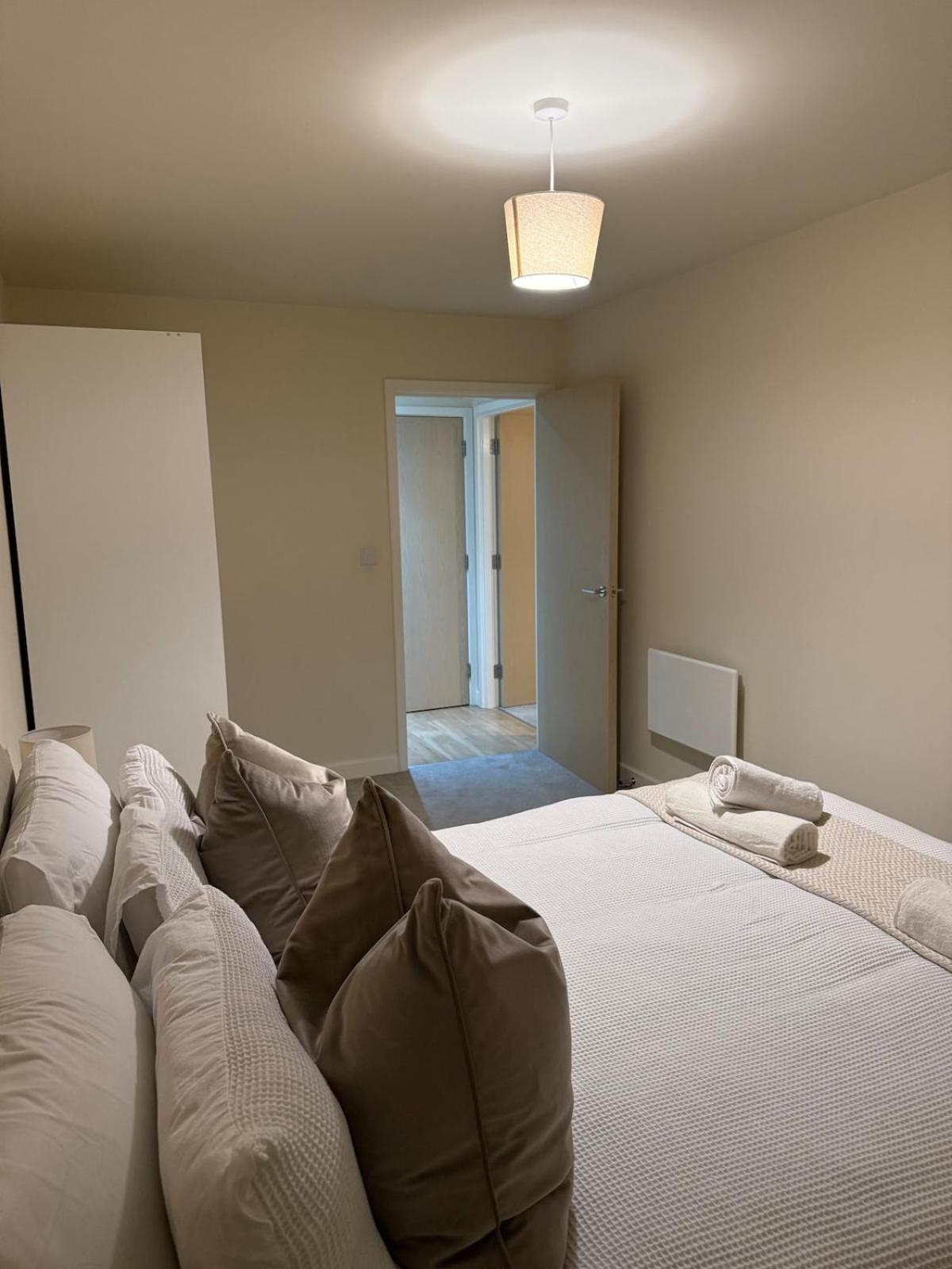 New London 2-Bedroom 2-Bath Apartment- Contractors and Long Stays Dis-Count