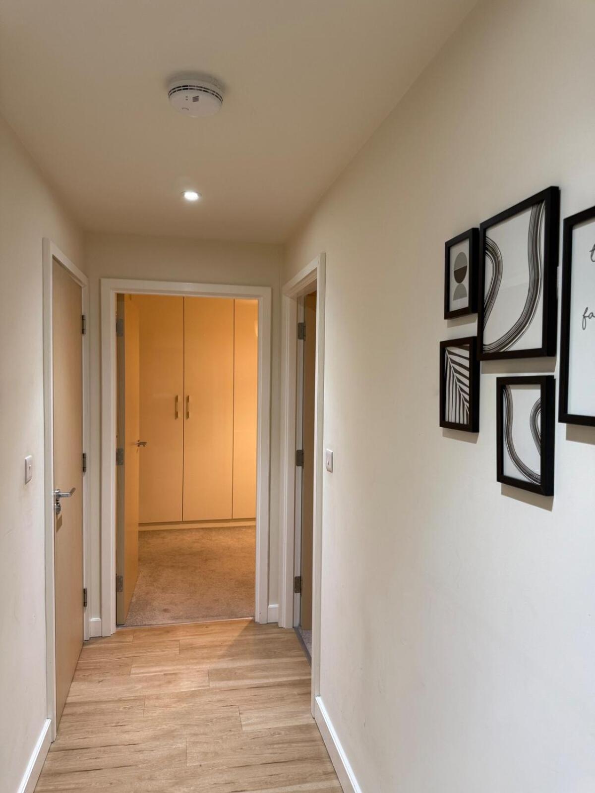 New London 2-Bedroom 2-Bath Apartment- Contractors and Long Stays Dis-Count