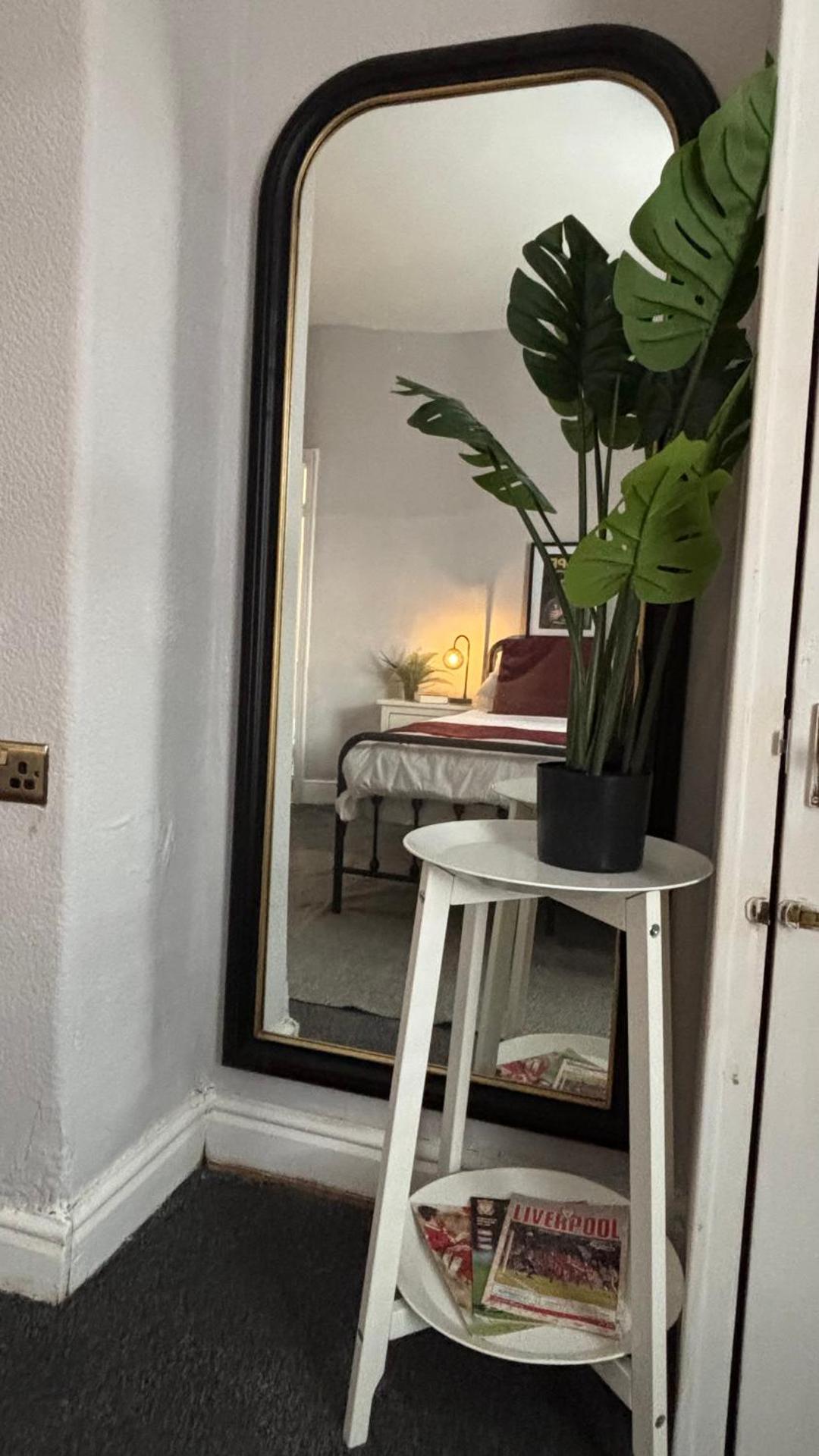 Liverpool Escape - 5 min walk to LFC Stadium, Sleeps 8, free parking, newly renovated home