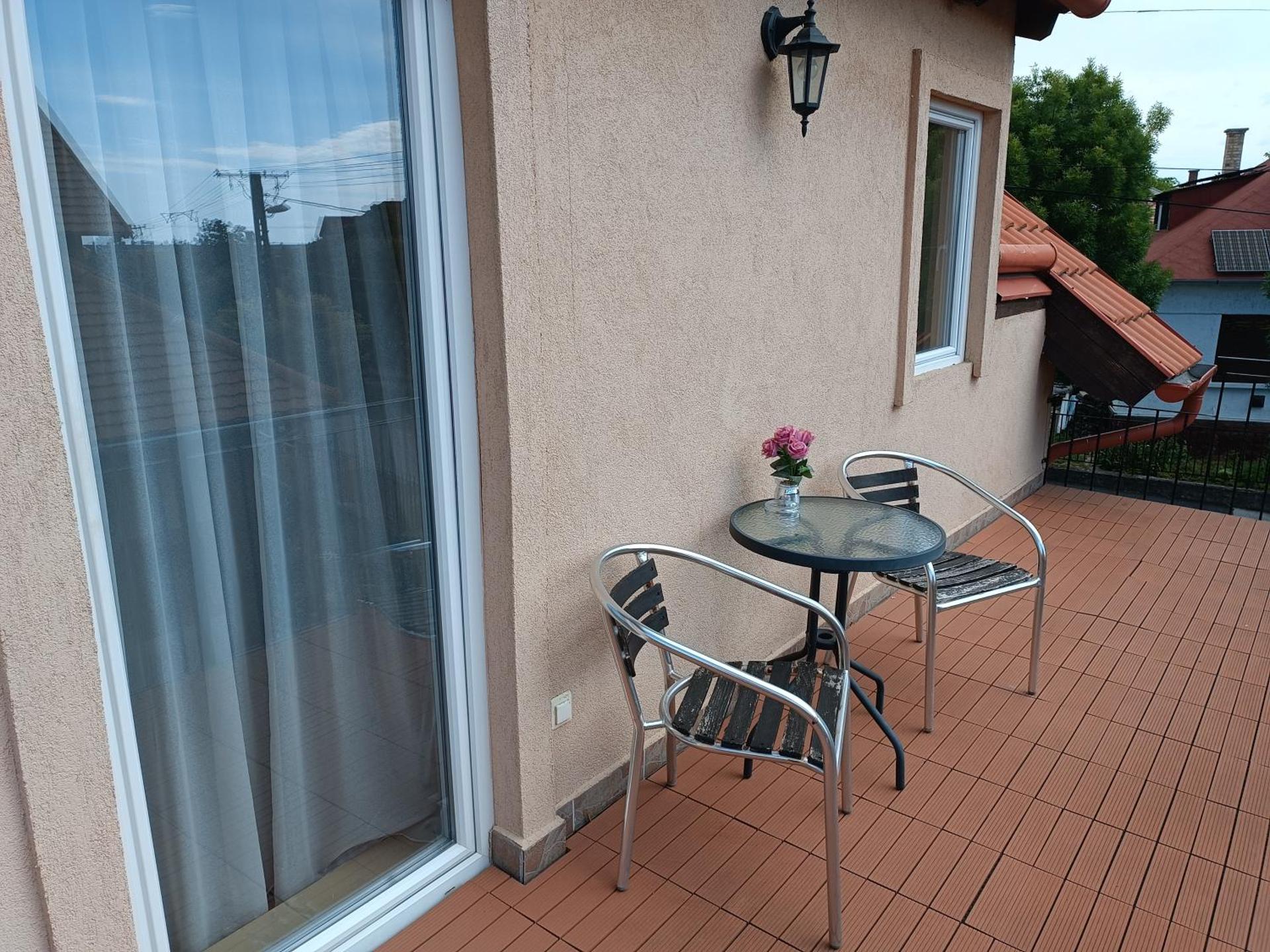 One-Bedroom Apartment with Garden View