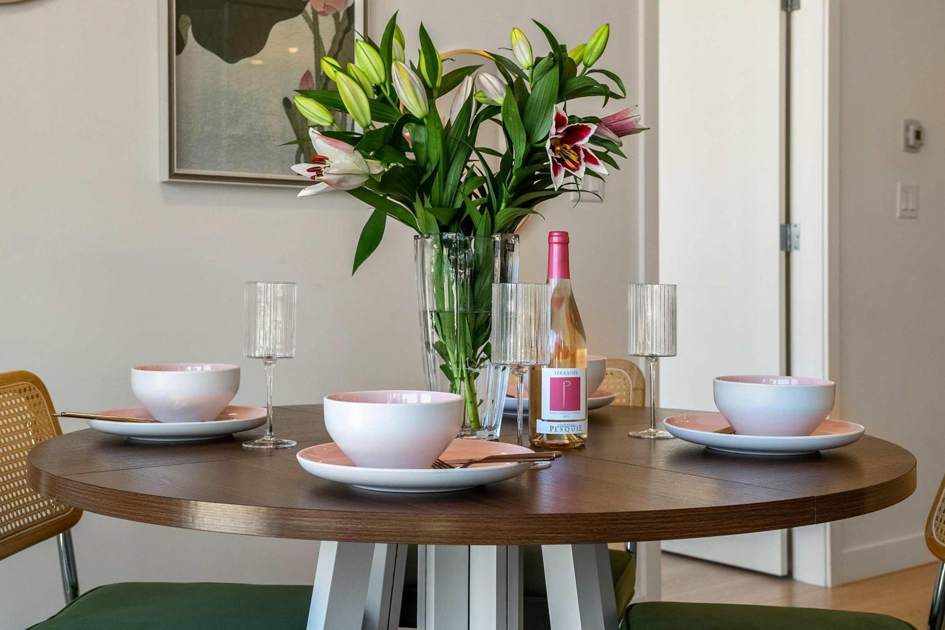 Riverside Retreat - Enjoy Walking Trails, FREE Banff Pass, Gym, Wine & Parking! Work Space Included!