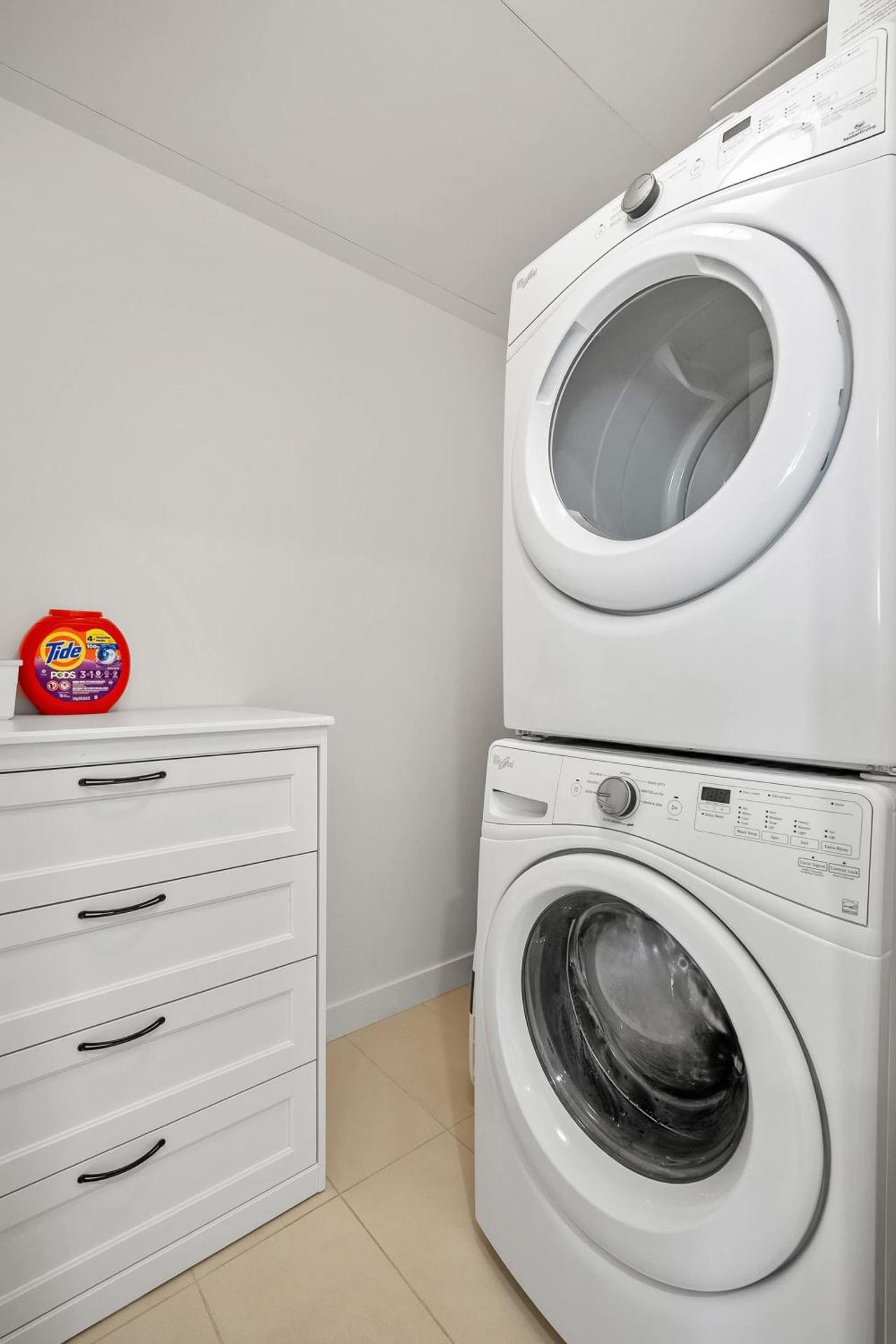 Riverside Retreat - Enjoy Walking Trails, FREE Banff Pass, Gym, Wine & Parking! Work Space Included!