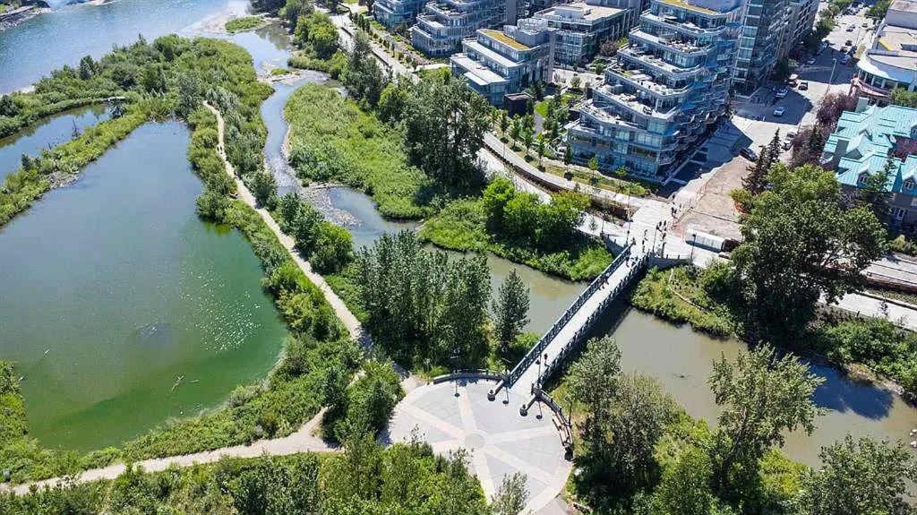 Riverside Retreat - Enjoy Walking Trails, FREE Banff Pass, Gym, Wine & Parking! Work Space Included!