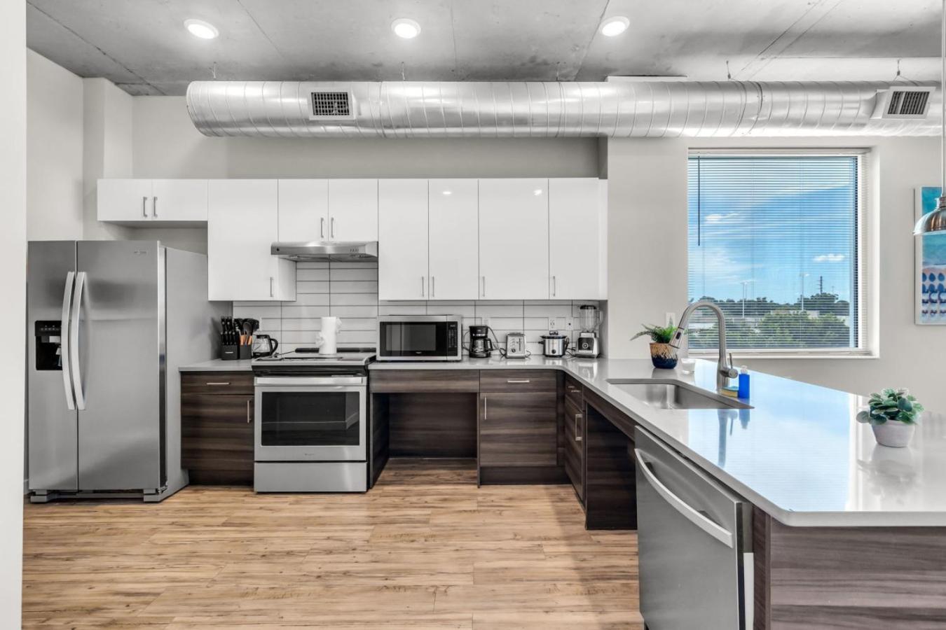 City Vibes 2BR Walk Everywhere in DWNTN St. Pete