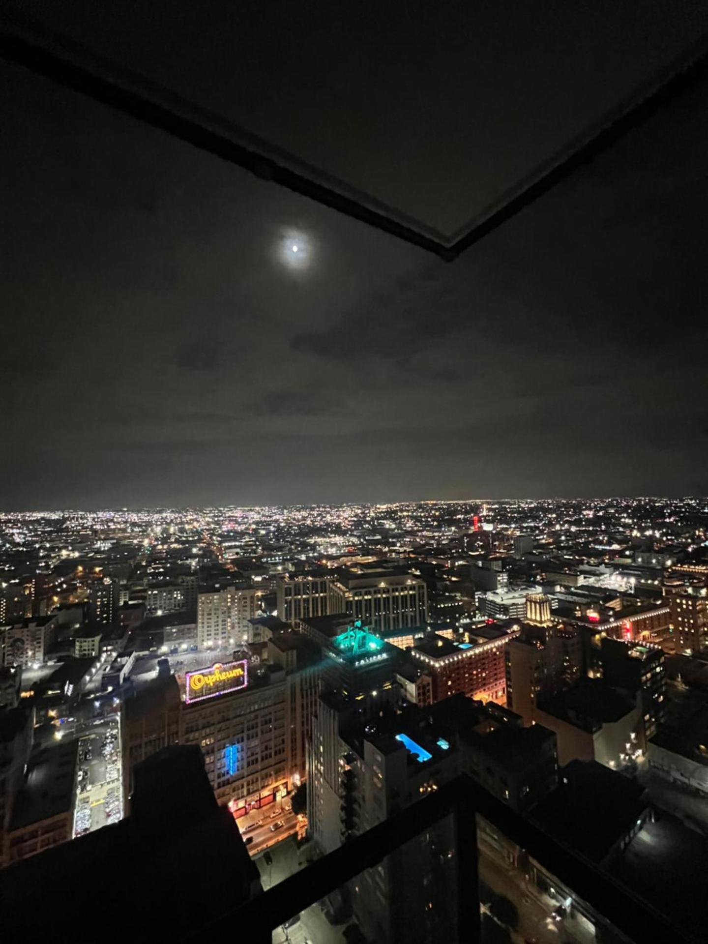 2BR Panoramic City View!!