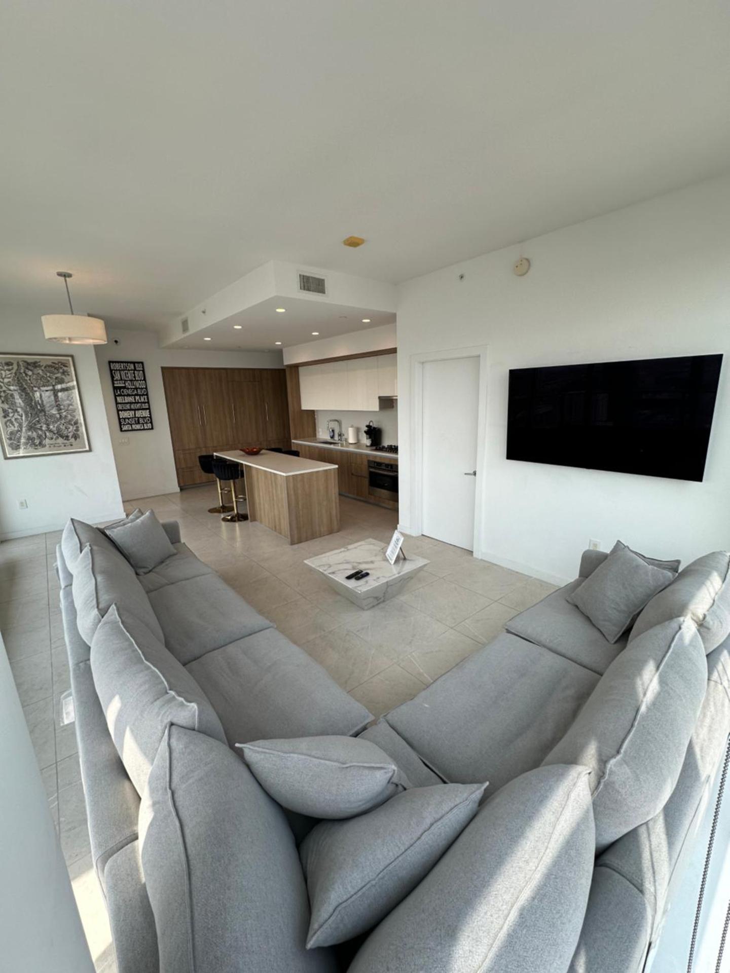 2BR Panoramic City View!!