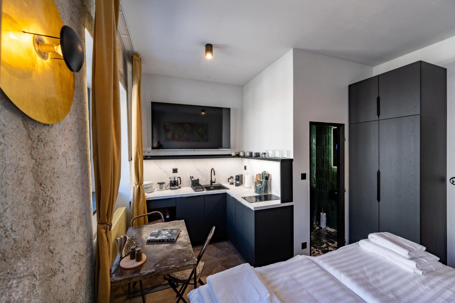 C7 studio industrial