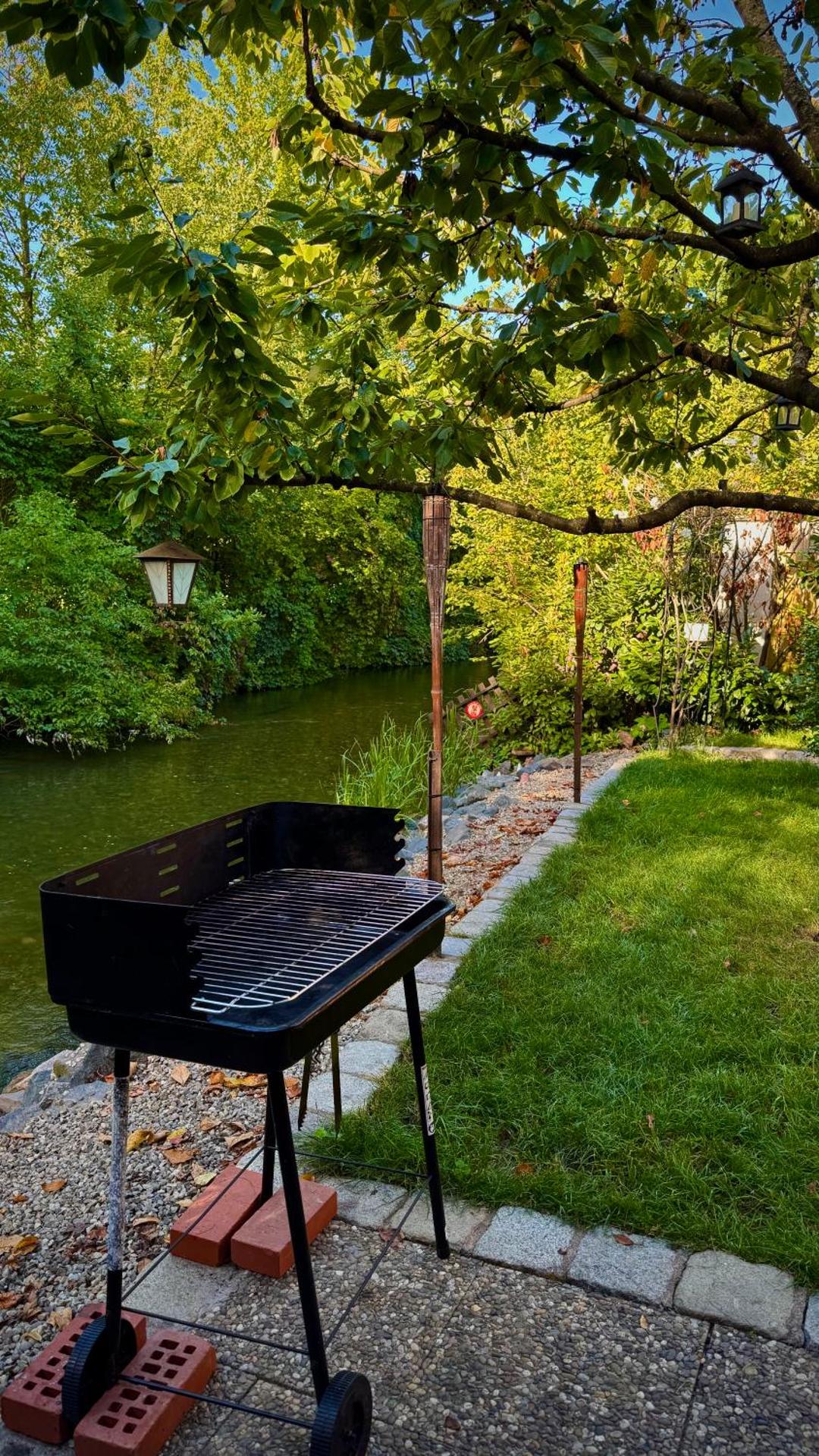 Entre ville & campagne (jardin avec rivière)