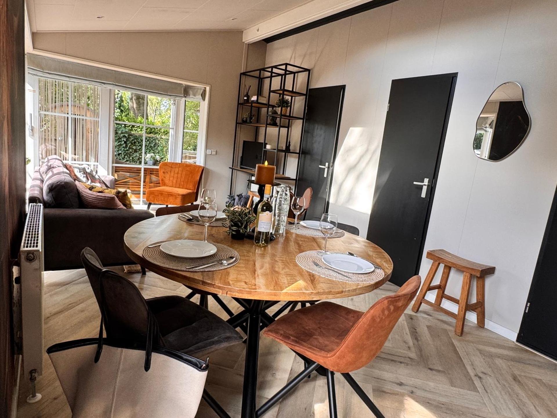 Het Verwende Nest met privé hottub & Barrel sauna