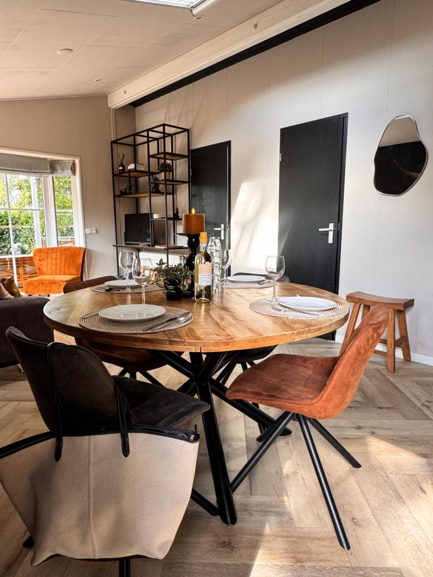 Het Verwende Nest met privé hottub & Barrel sauna