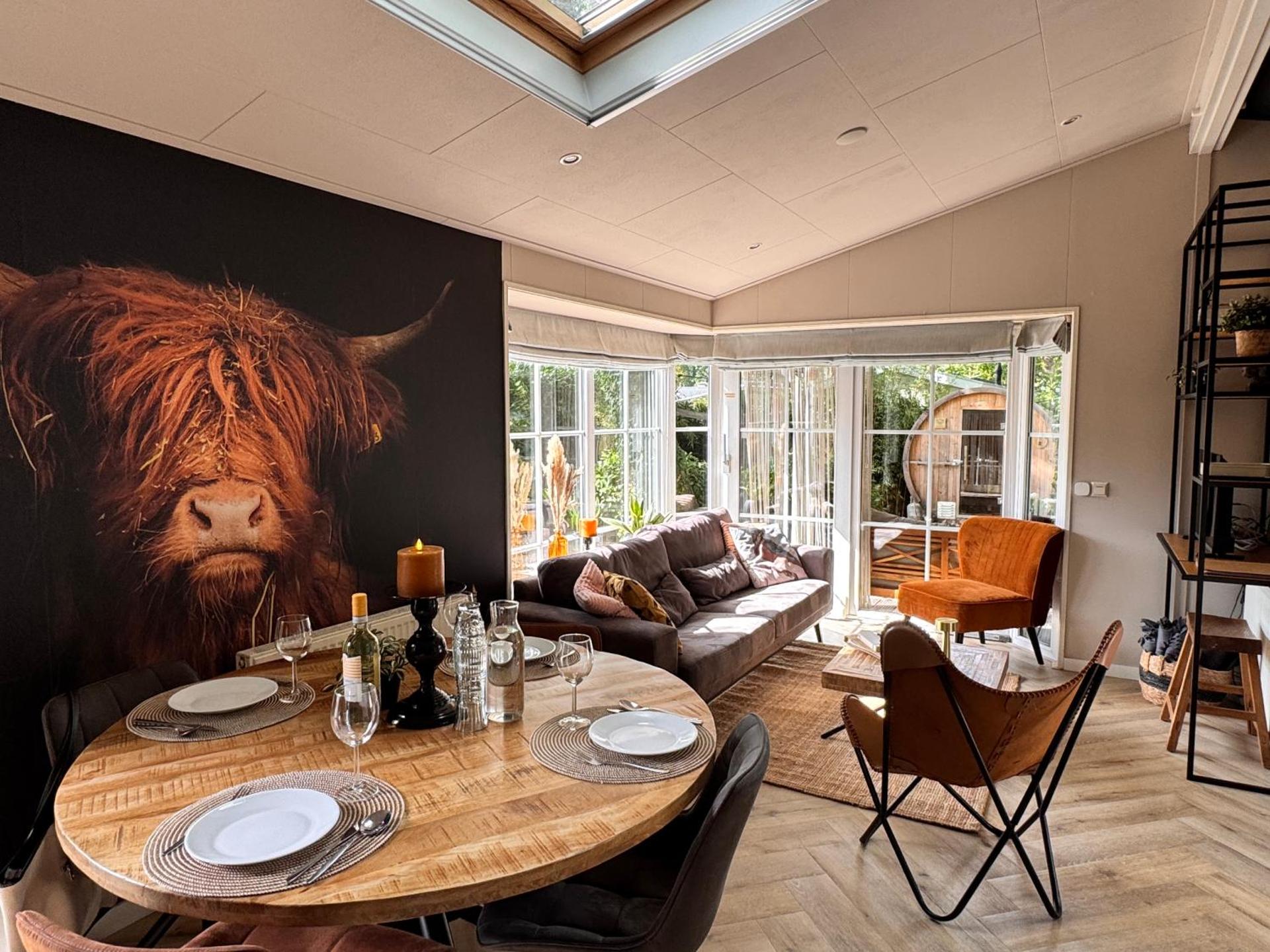 Het Verwende Nest met privé hottub & Barrel sauna