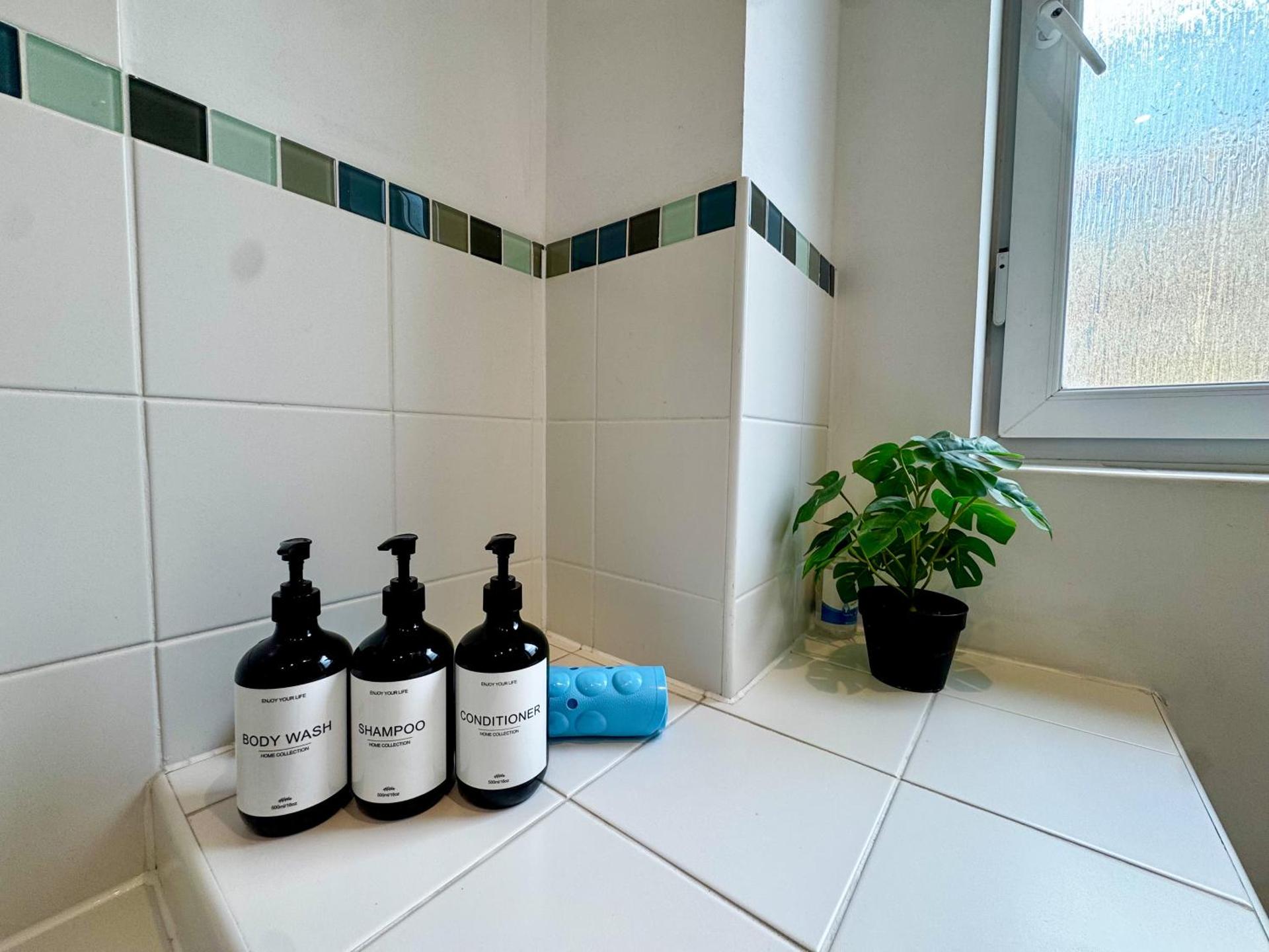 Blueberry Apartment with Free Parking & Near Station