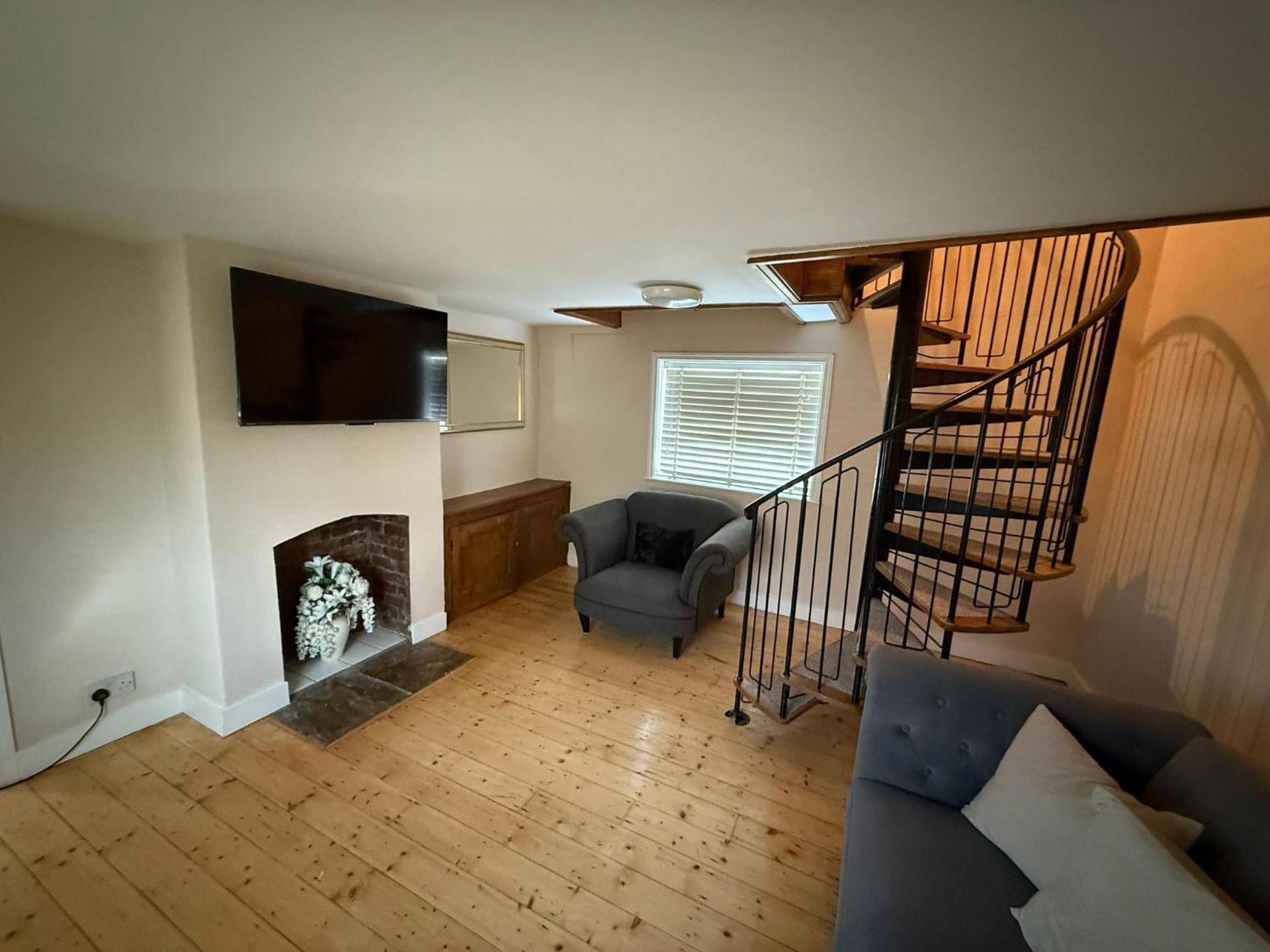 Communal lounge/ TV room