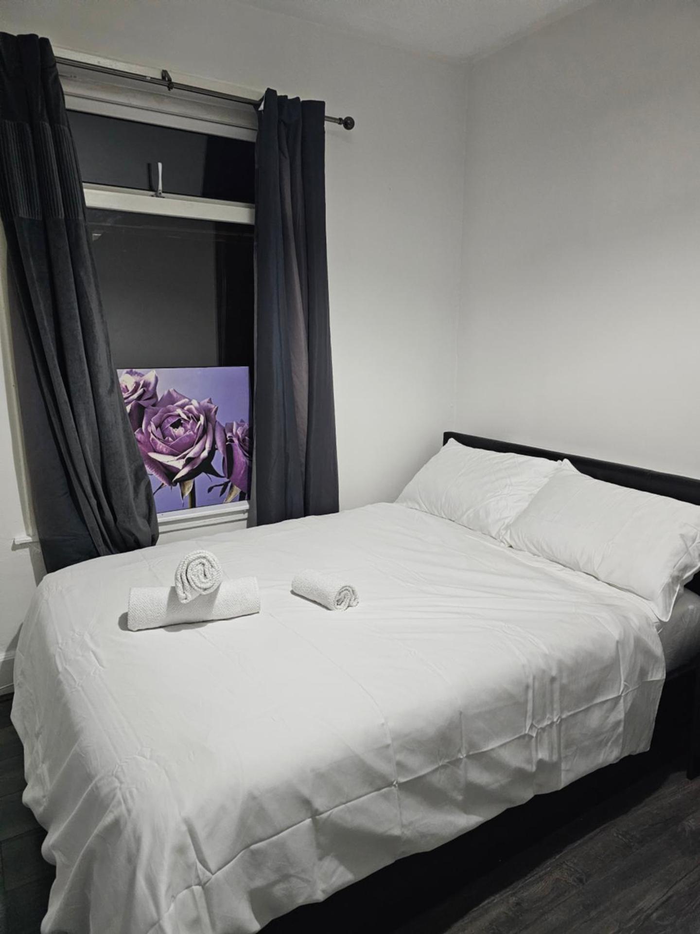 Ensuite Double Room with Private Kitchen Dudley