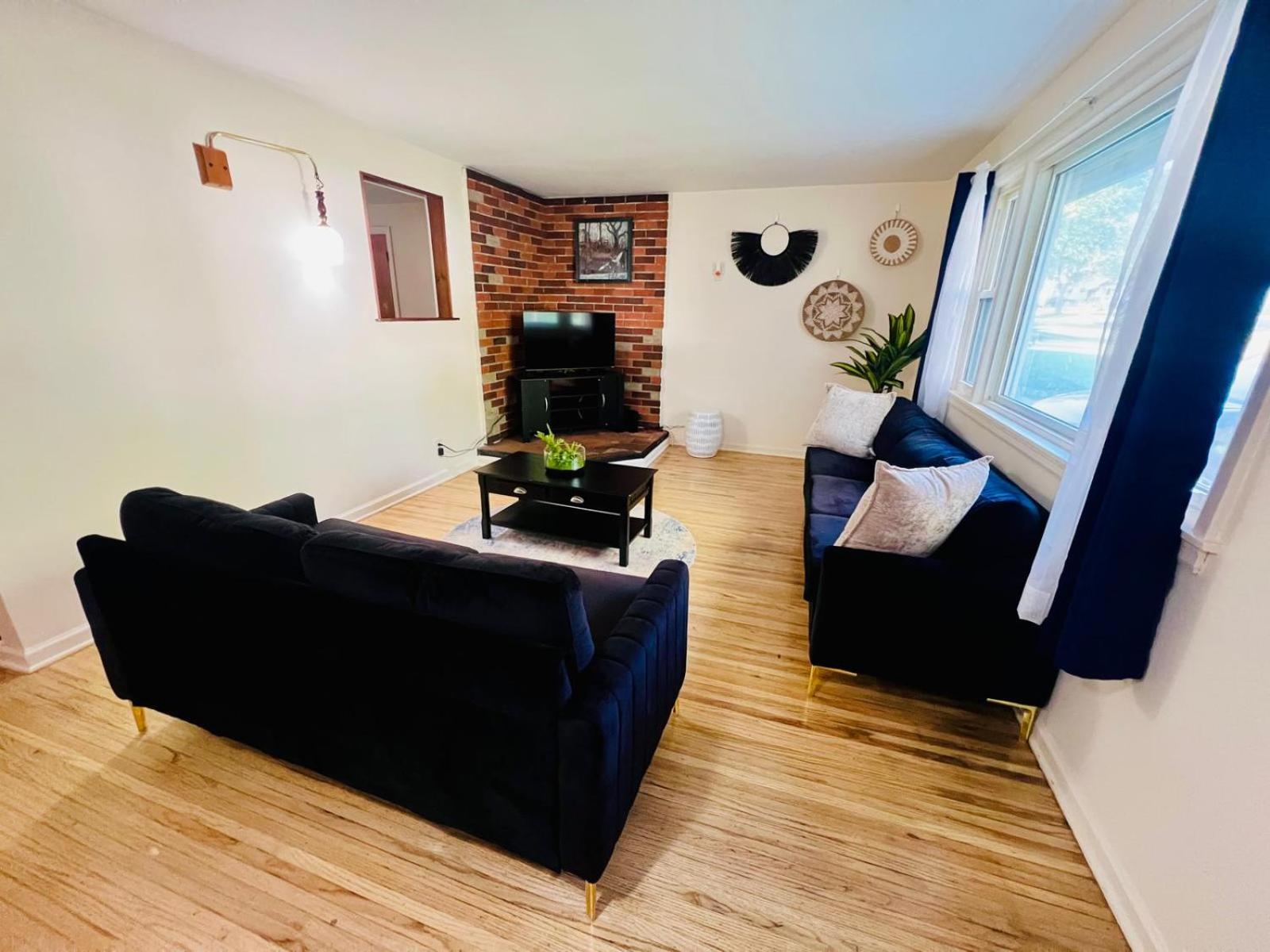 Communal lounge/ TV room