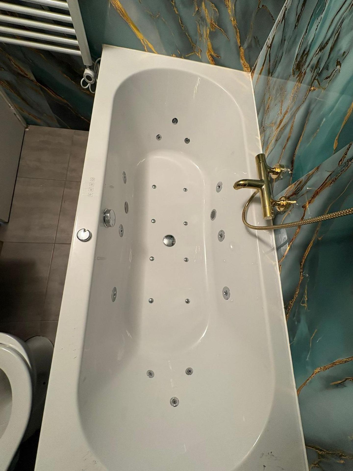 Hôtel Garden's jacuzzi spa 1