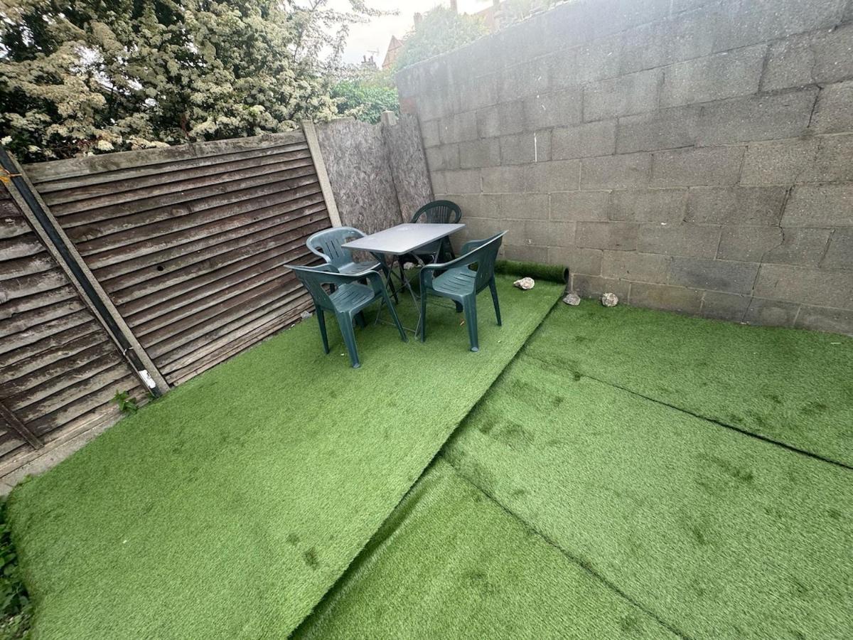 38LYW Large Ensuite Room - Stratford, London