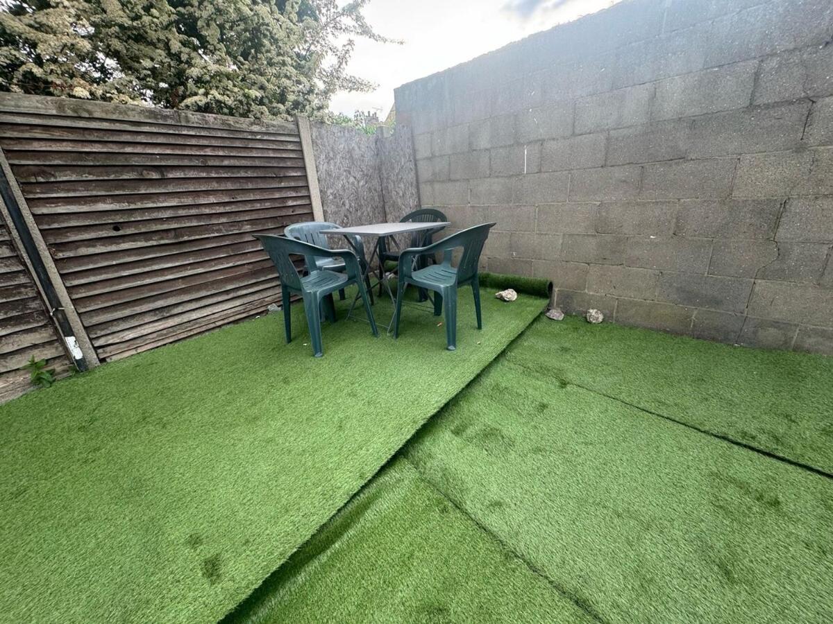 38LYW Large Ensuite Room - Stratford, London