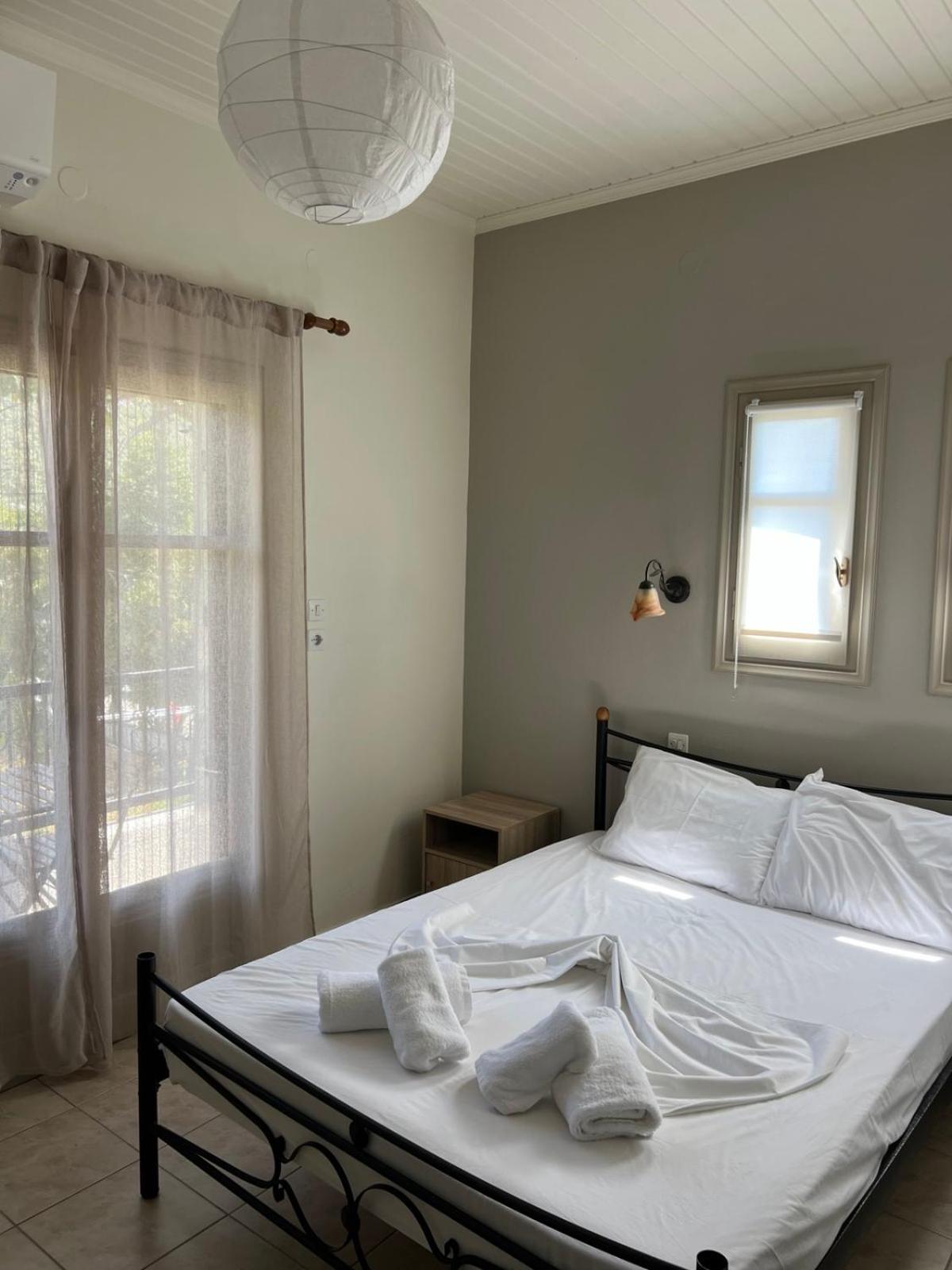 Kanarinia Guesthouse