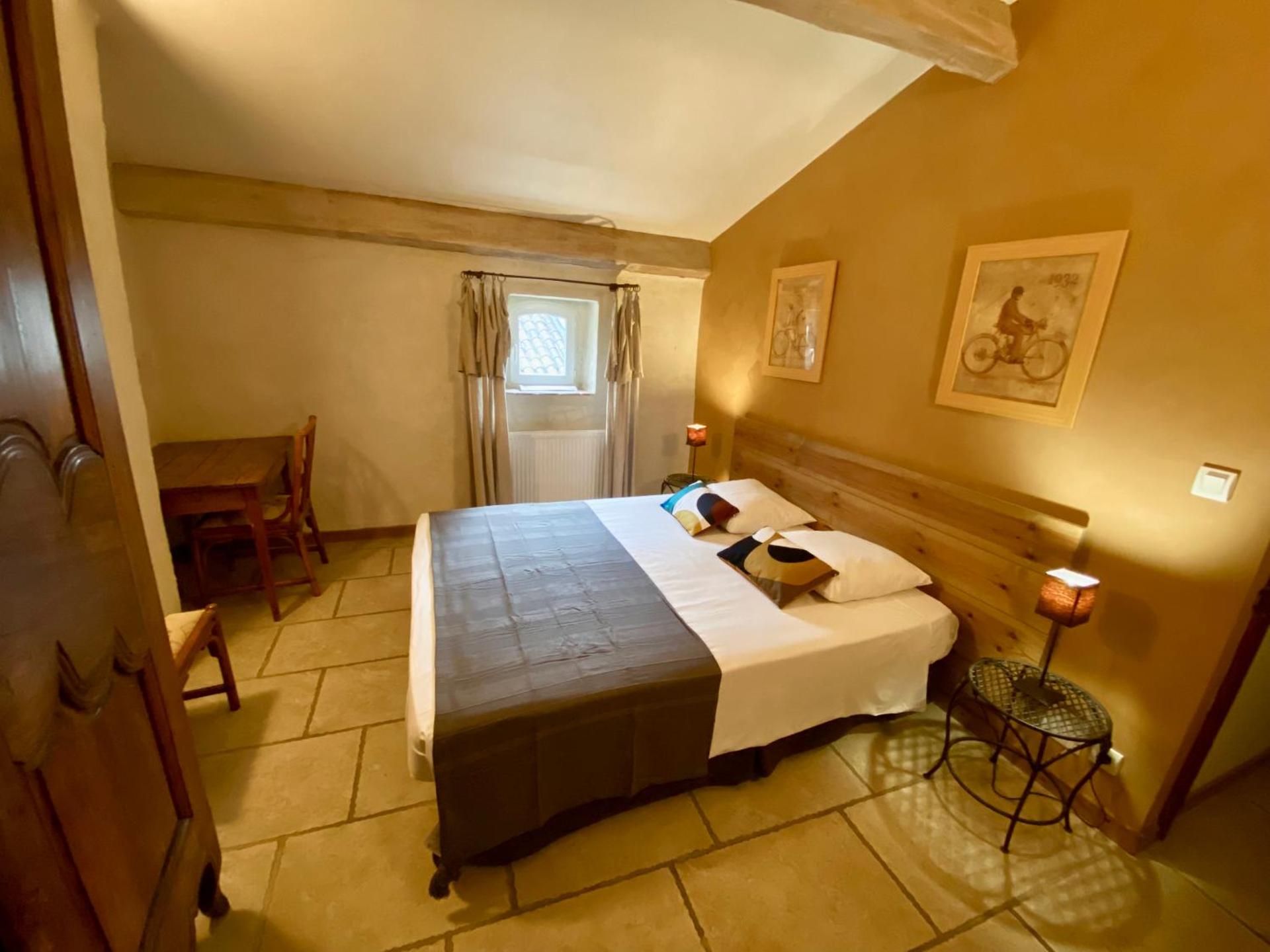 Gîte de groupe 18p-9ch OU 3 gîtes indépendants 6p-3ch - PATIO et PISCINE INTERIEURE CHAUFFEE TOUTE L'ANNEE