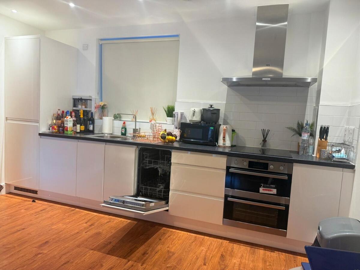 Exquisite Spacious 1 Bedroom Apartment-Colindale