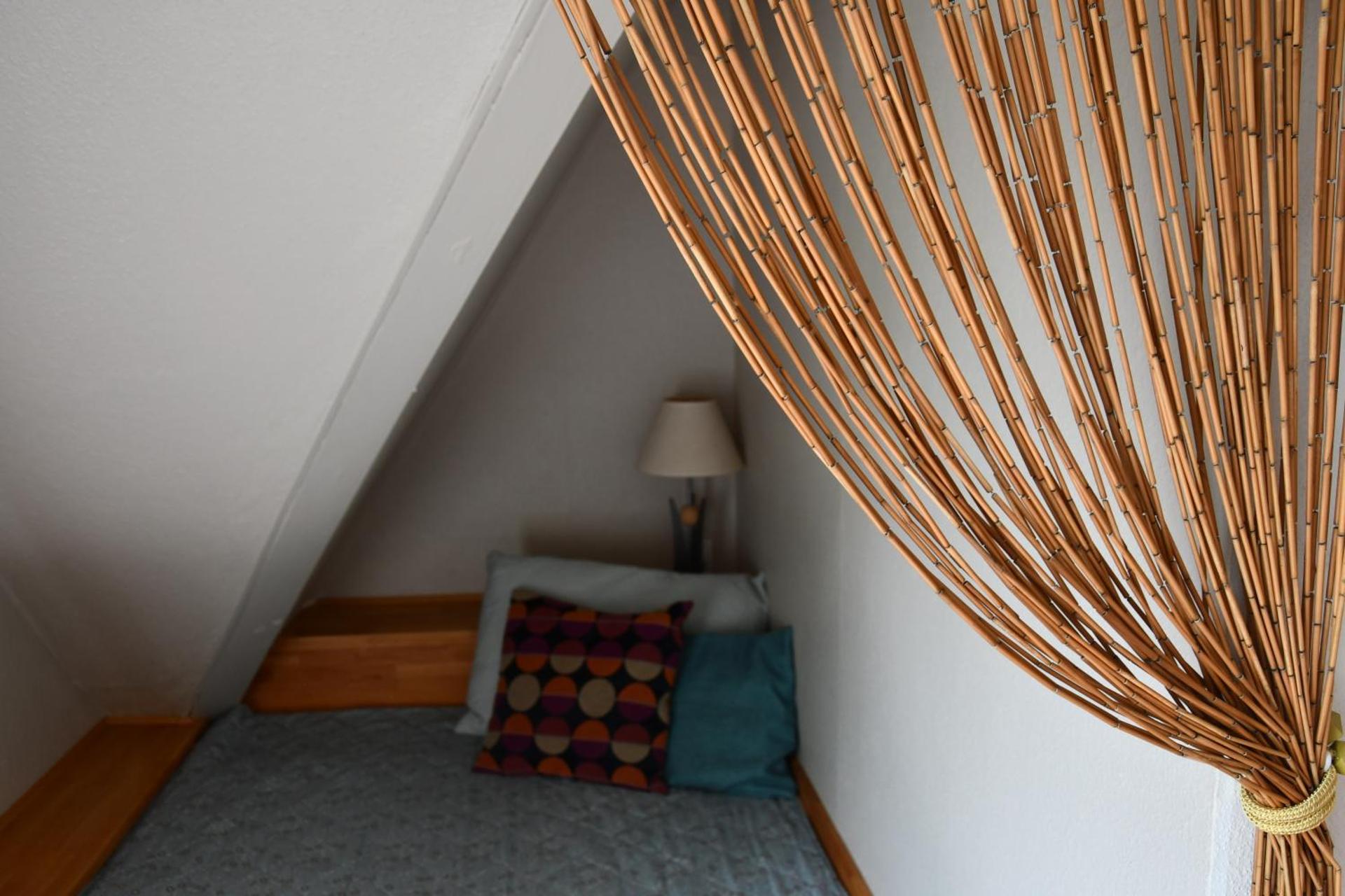 Lovely Town Apartment - Sleeps 5 Parking & Garden