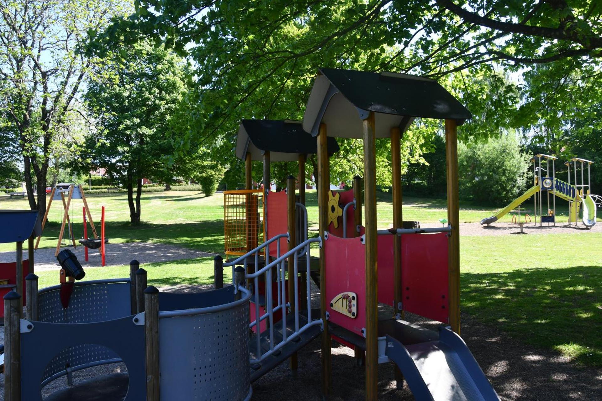 Lovely Town Apartment - Sleeps 5 Parking & Garden