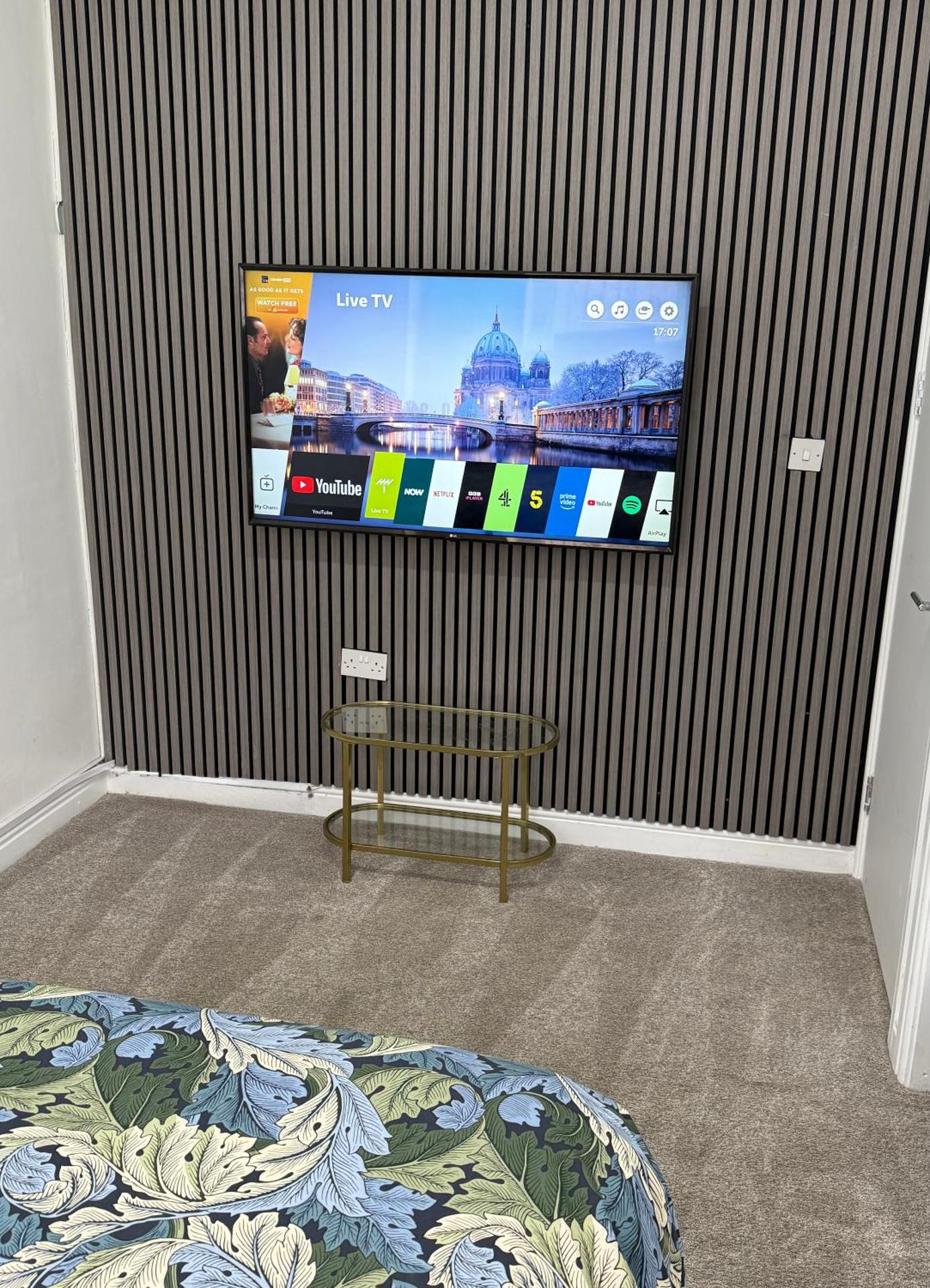 Deluxe Centre Private Apartment - Self Check In - Cctv - Free Parking