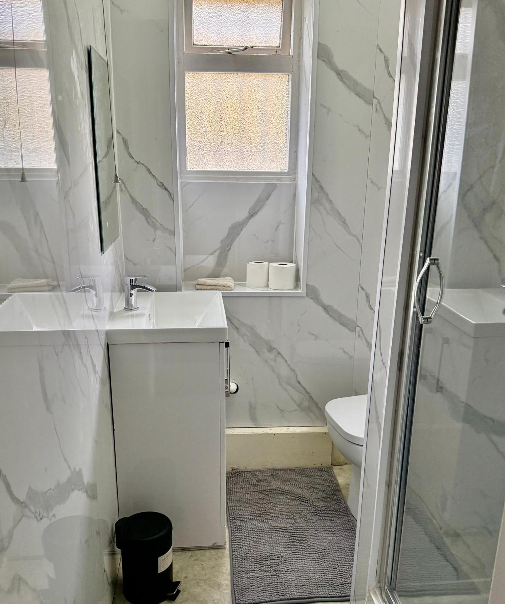 Deluxe Centre Private Apartment - Self Check In - Cctv - Free Parking