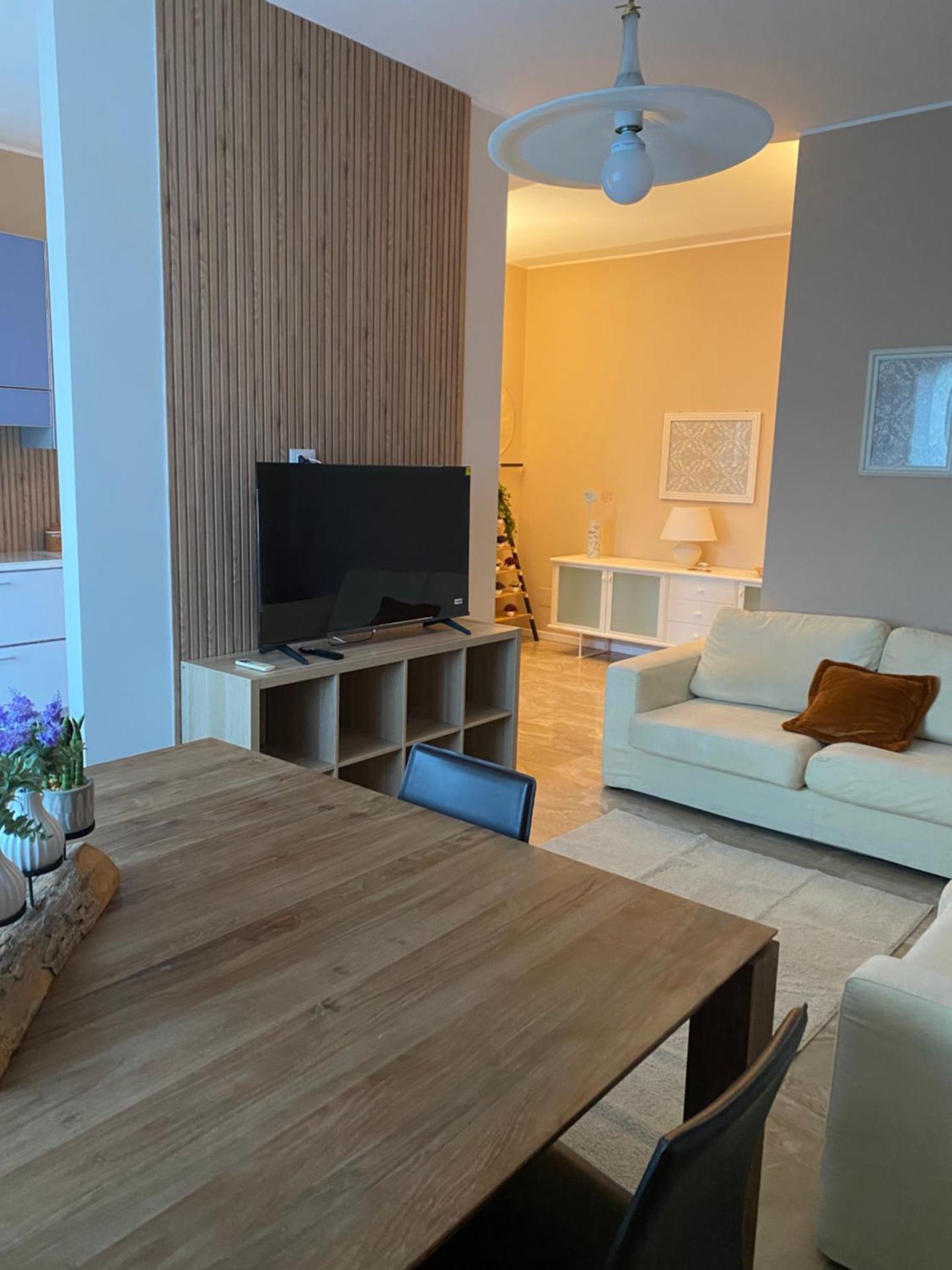 Bilocale di Prestigio a pochi passi a piedi dallo IEO 10 minuti in auto da HUMANITAS 15 minuti dal centro di Milano