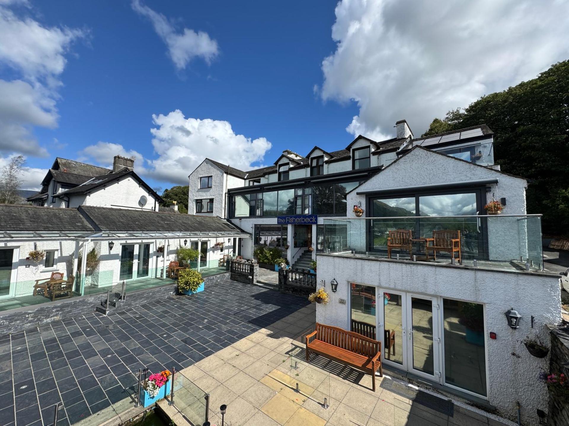 Ambleside Rooms & Suites - Parking Available Onsite