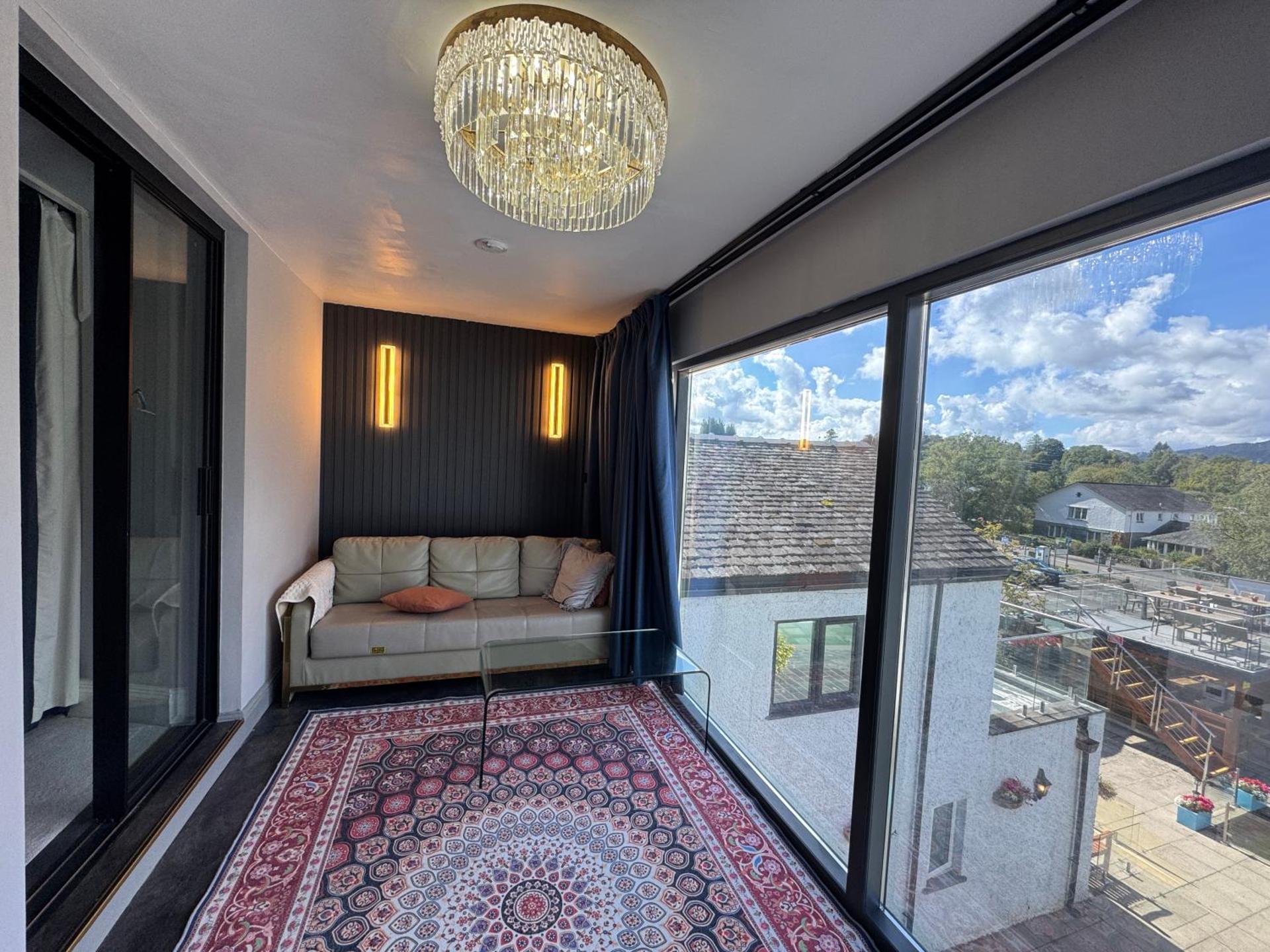 Ambleside Rooms & Suites - Parking Available Onsite