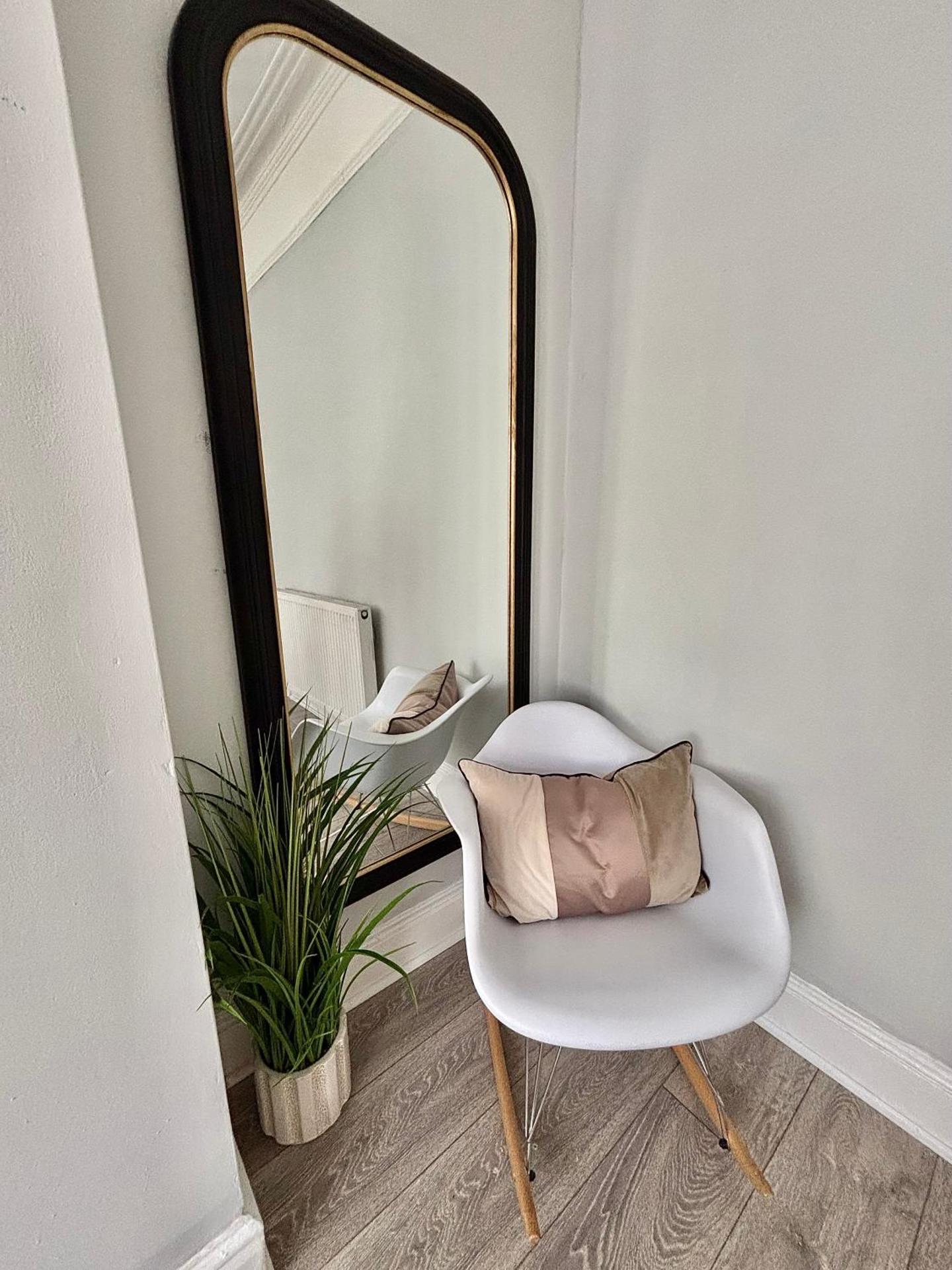 Liverpool Escape - 5 min walk to LFC Stadium, Sleeps 8, free parking, newly renovated home