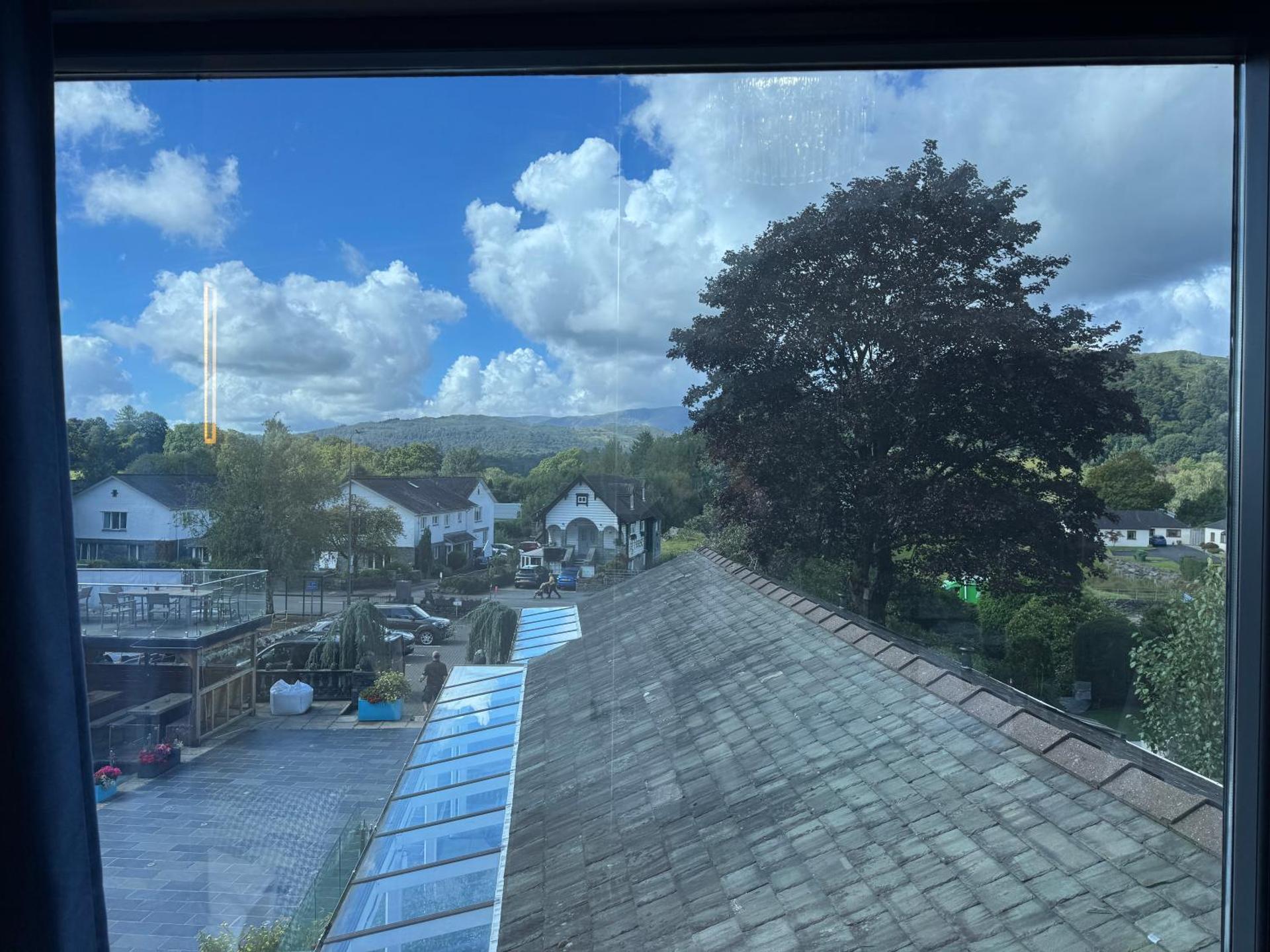 Ambleside Rooms & Suites - Parking Available Onsite