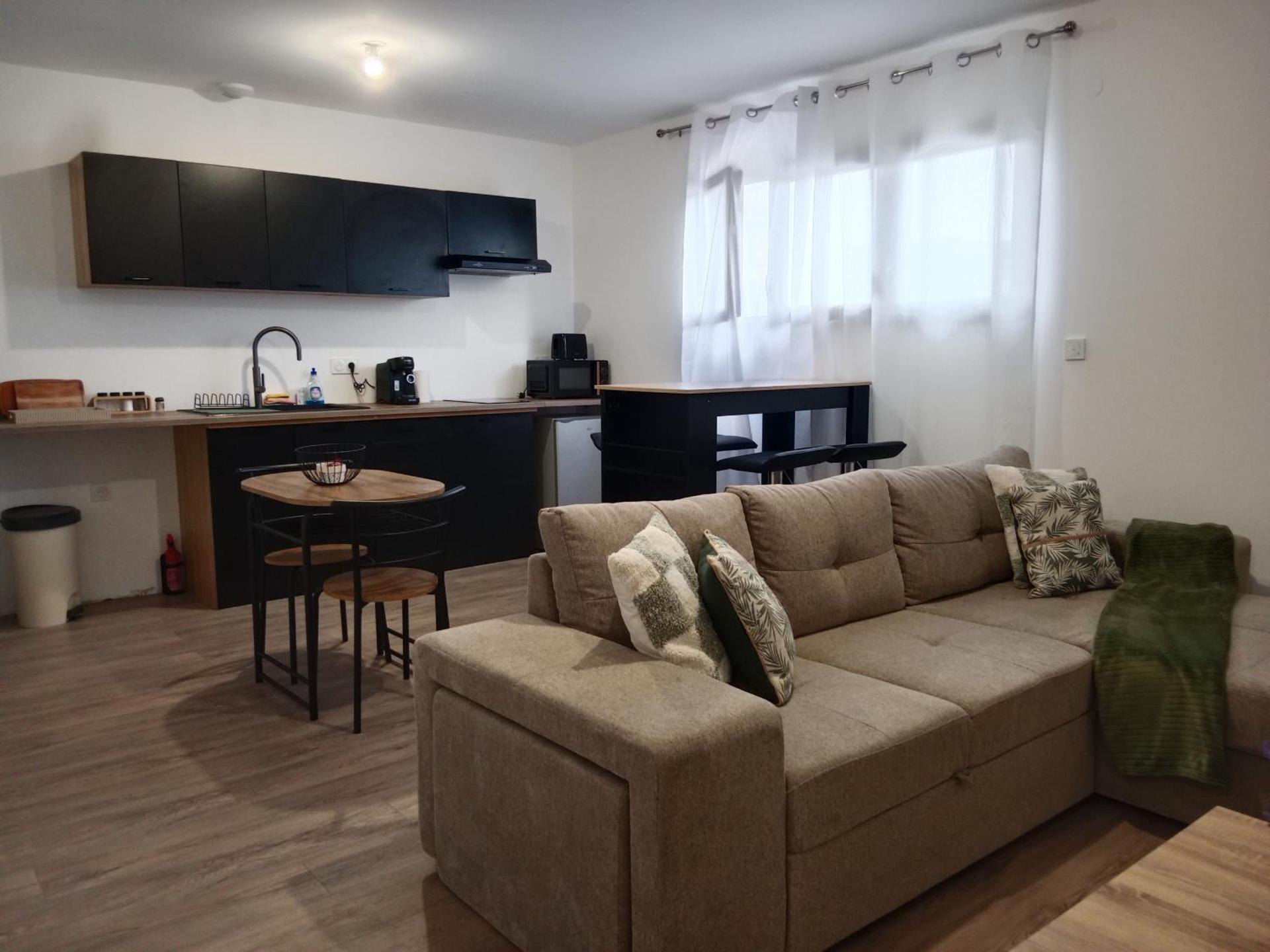 Cozy T2 chaleureux neuf appartement 15 Min proche de la mer