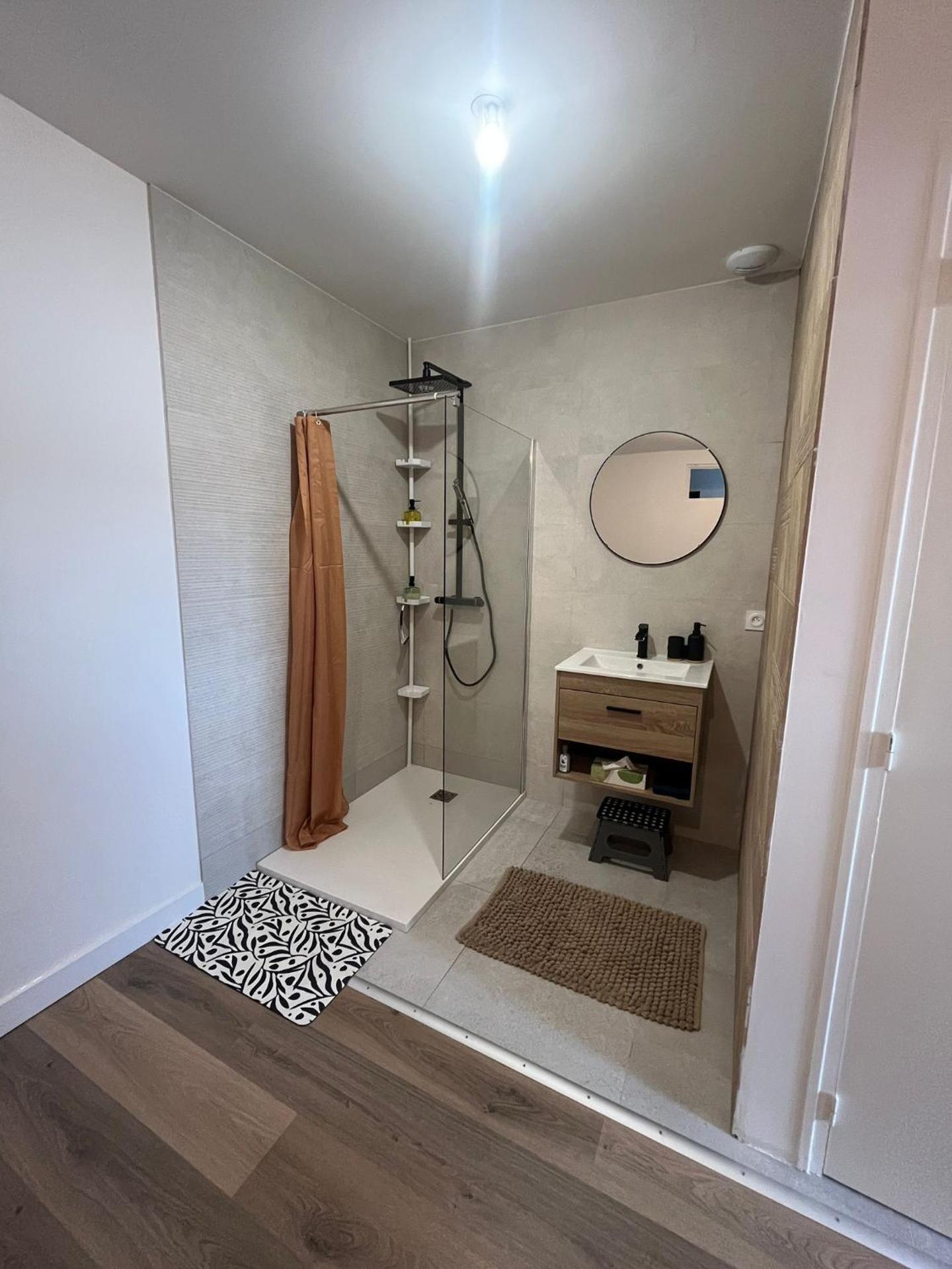 Cozy T2 chaleureux neuf appartement 15 Min proche de la mer