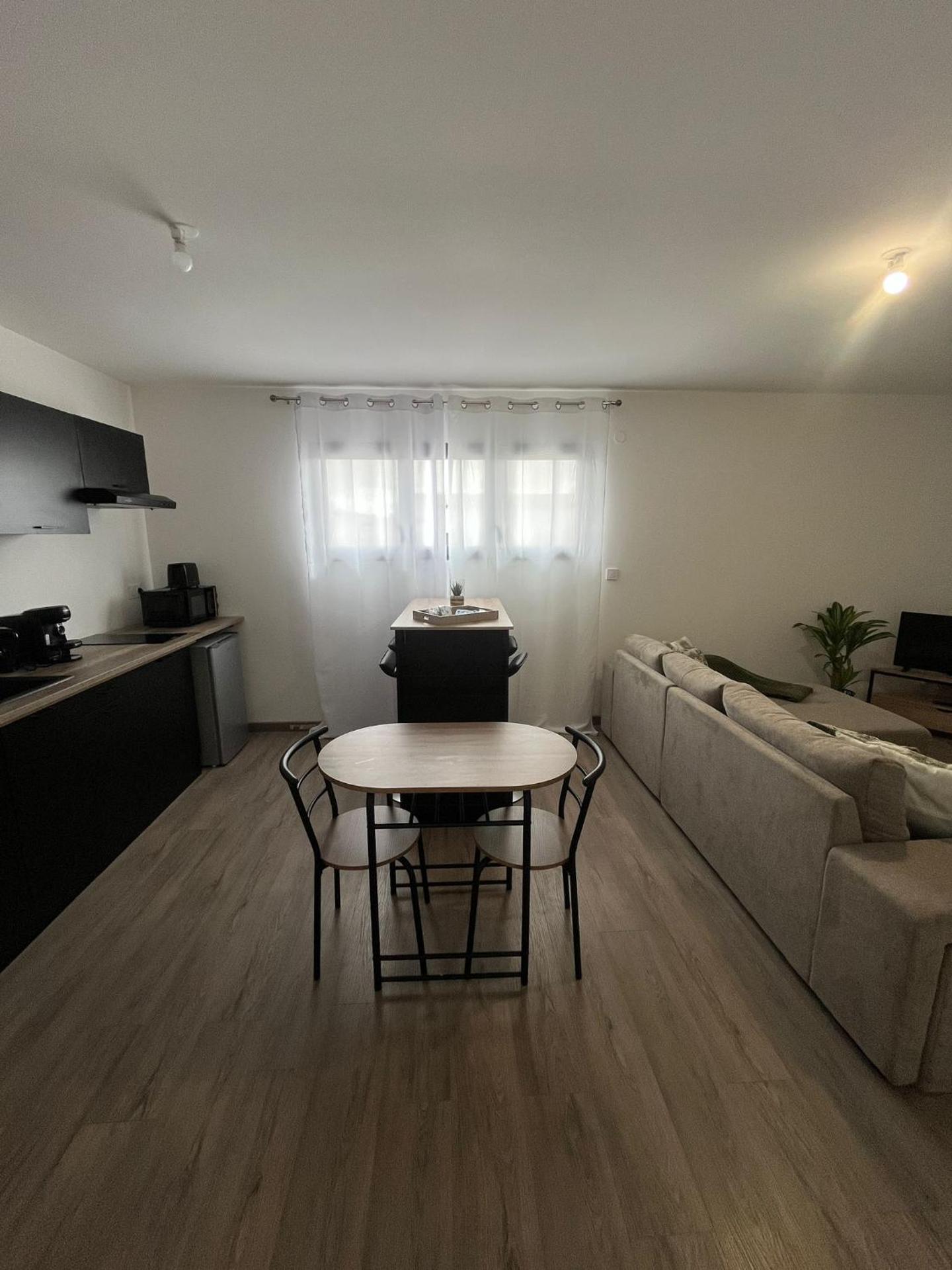 Cozy T2 chaleureux neuf appartement 15 Min proche de la mer