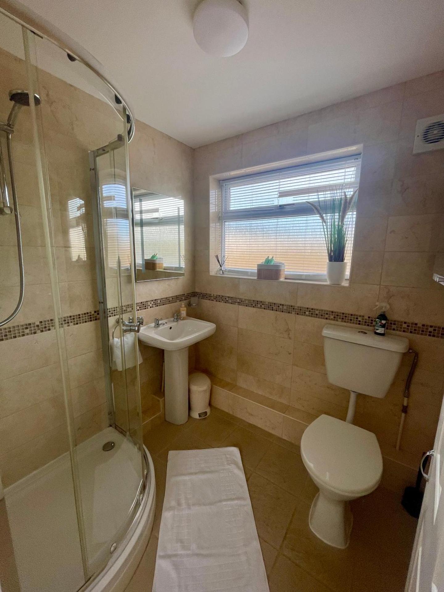 Look no further Gorgeous newly renovated contemporary chalet Sandown Bay Holiday Centre