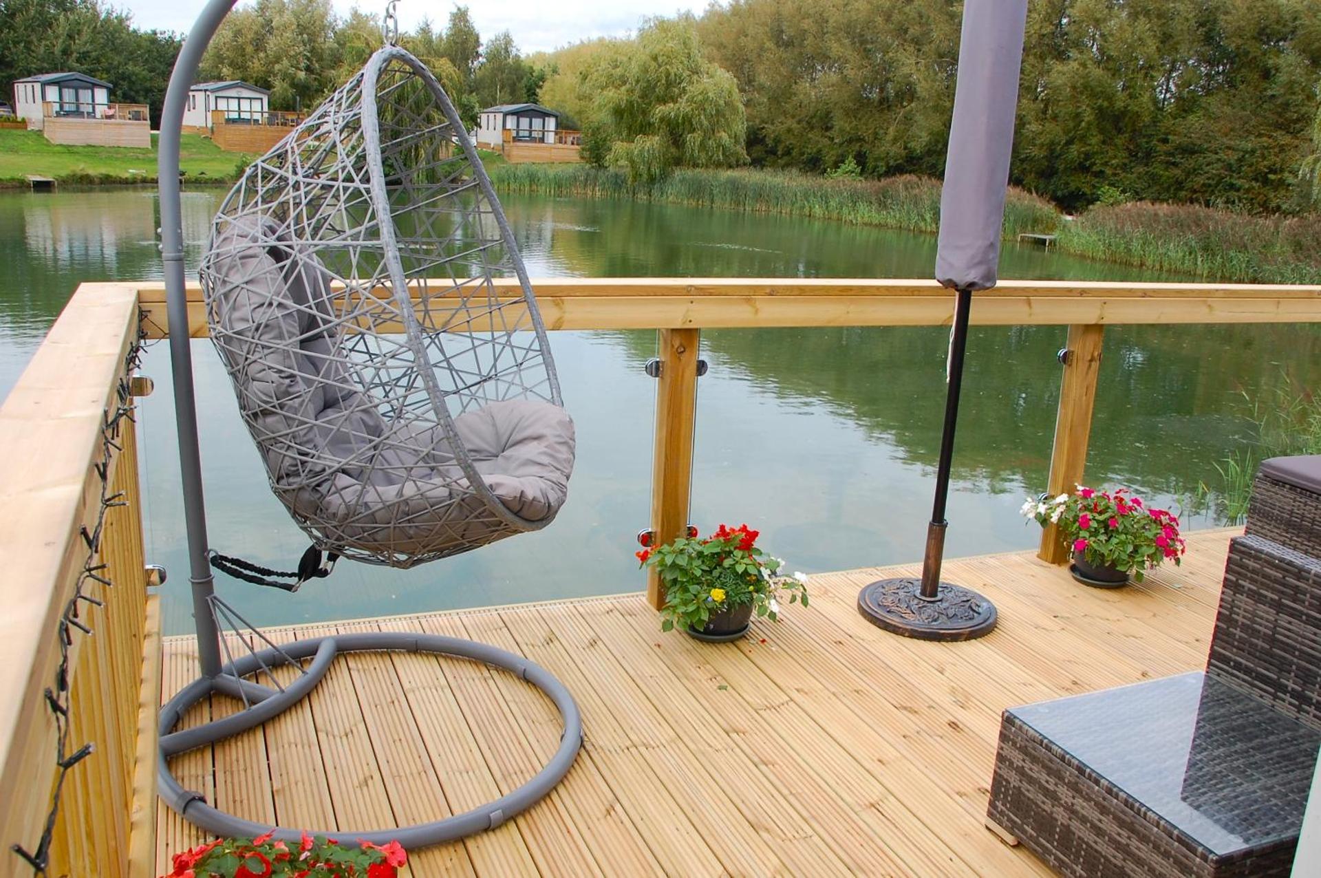 Castleton Static lodge on Wold View Fisheries Leisure Park