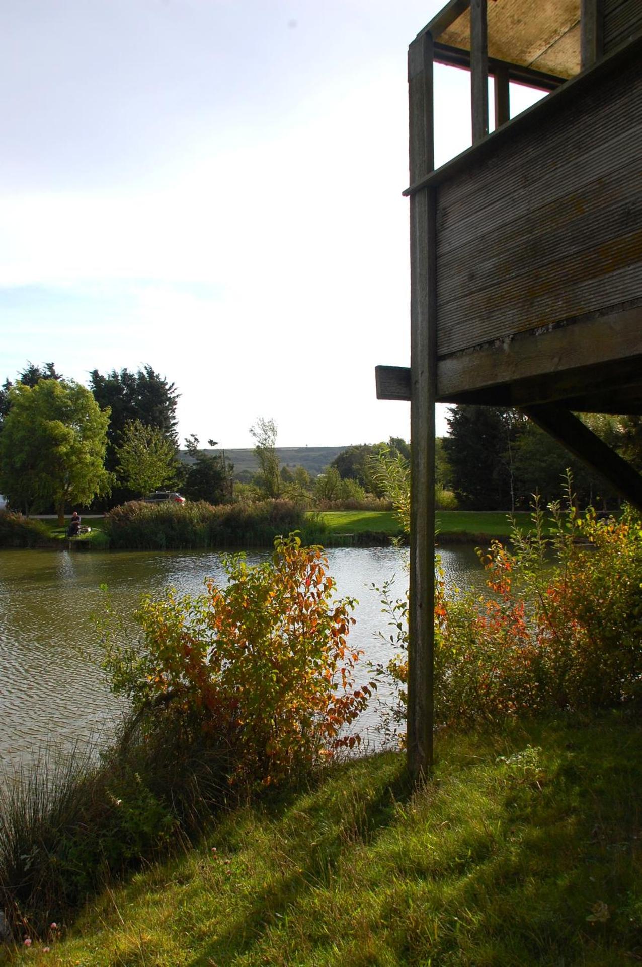 Castleton Static lodge on Wold View Fisheries Leisure Park