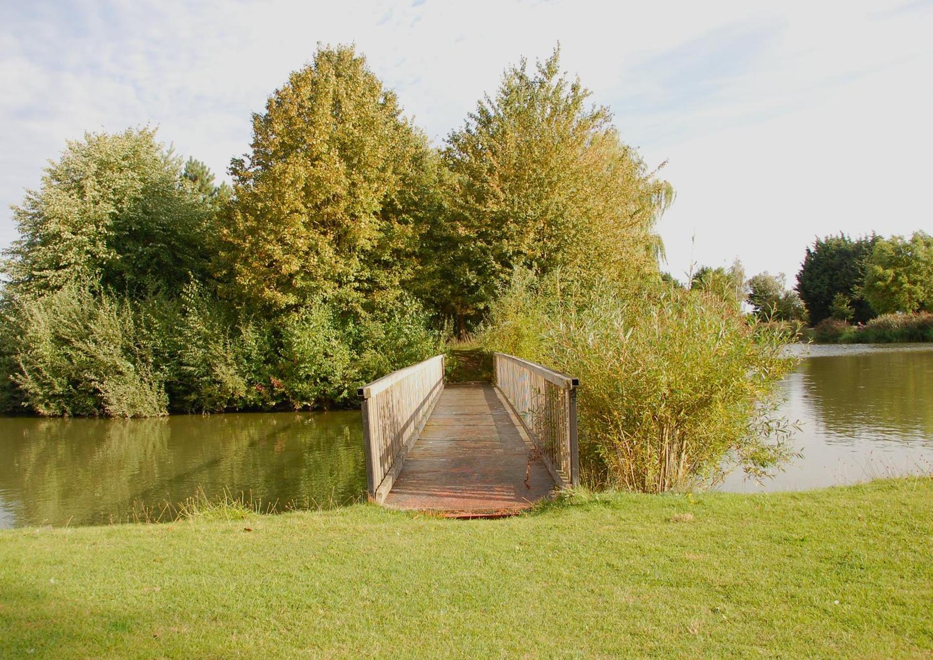 Castleton Static lodge on Wold View Fisheries Leisure Park