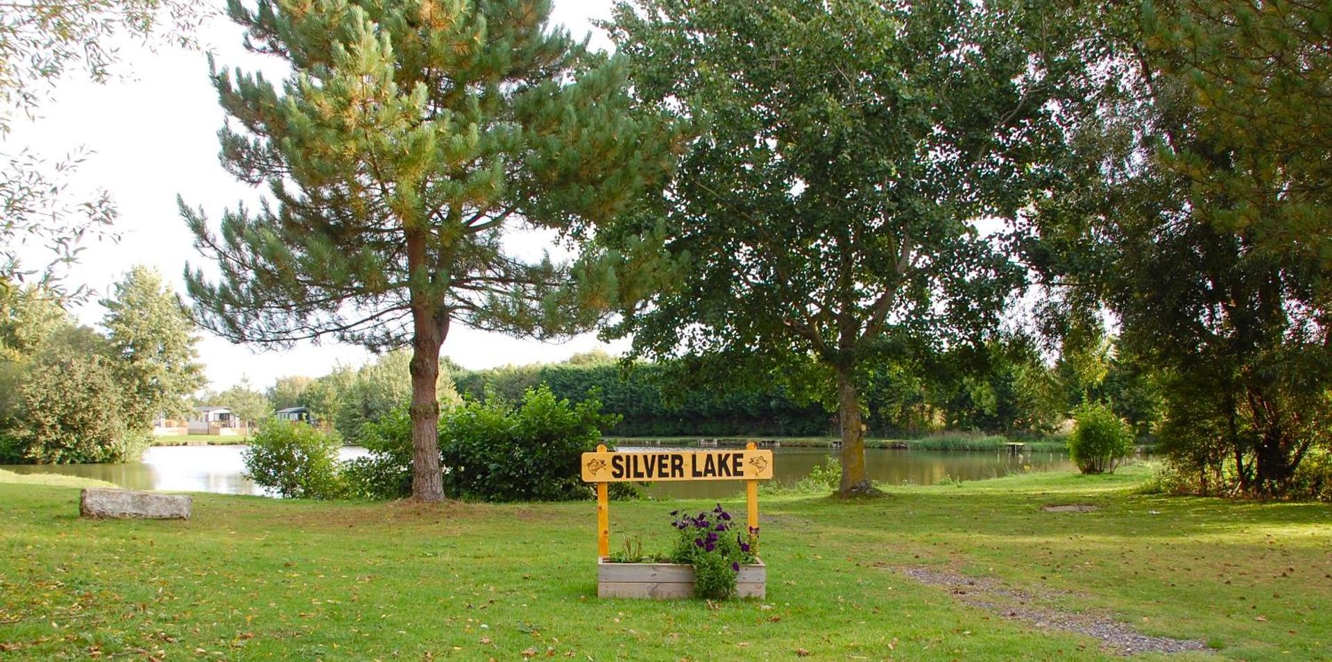 Castleton Static lodge on Wold View Fisheries Leisure Park