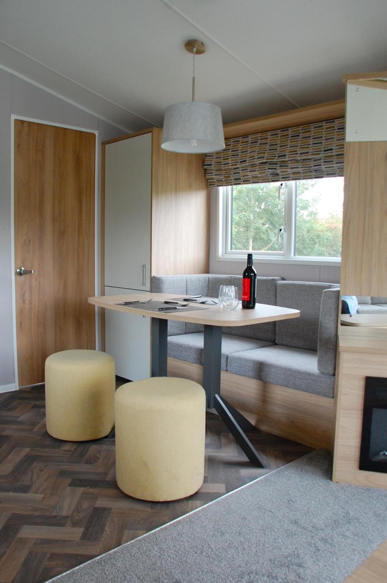 Castleton Static lodge on Wold View Fisheries Leisure Park