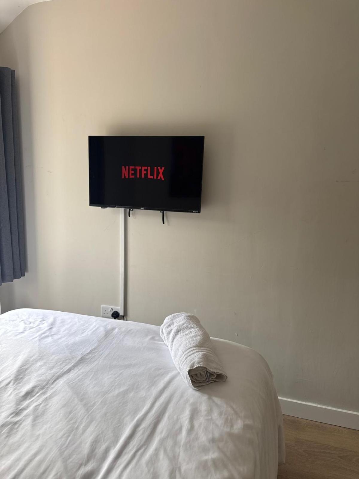 Dudley, Birmingham and Wolverhampton Contractor and Family Stay B69