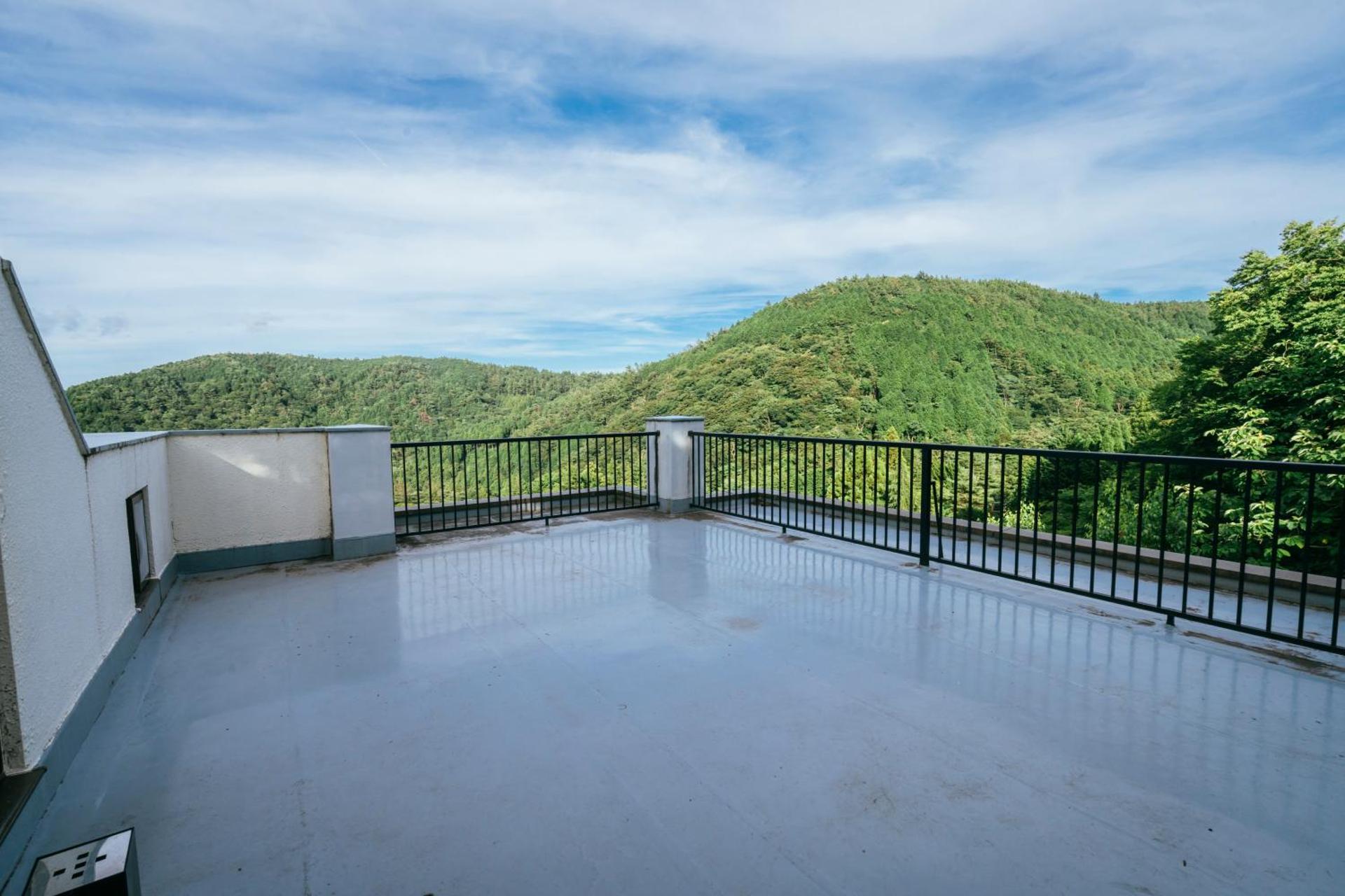 箱根 小涌谷 自然とアートに囲まれる一軒家貸切 天然温泉かけ流し