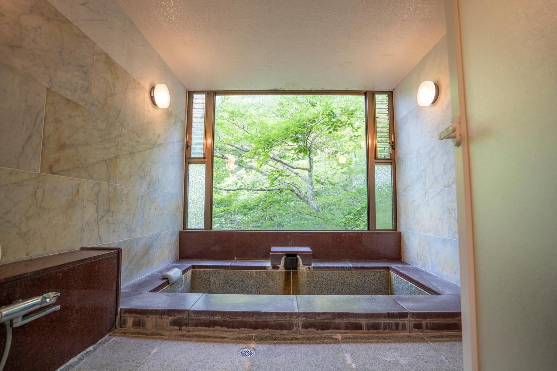 箱根 小涌谷 自然とアートに囲まれる一軒家貸切 天然温泉かけ流し