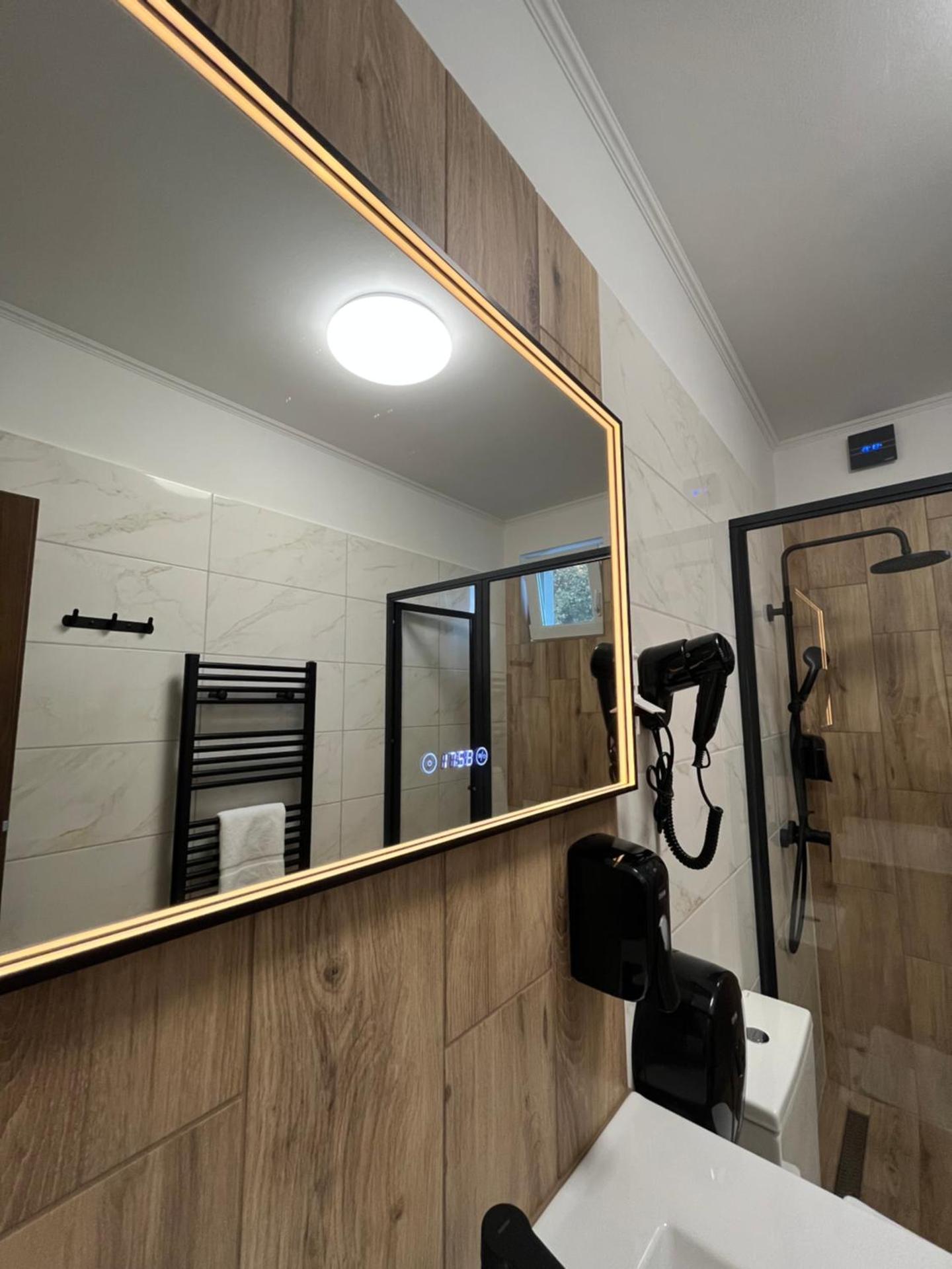 Borostyánkert Étterem & Vendégház