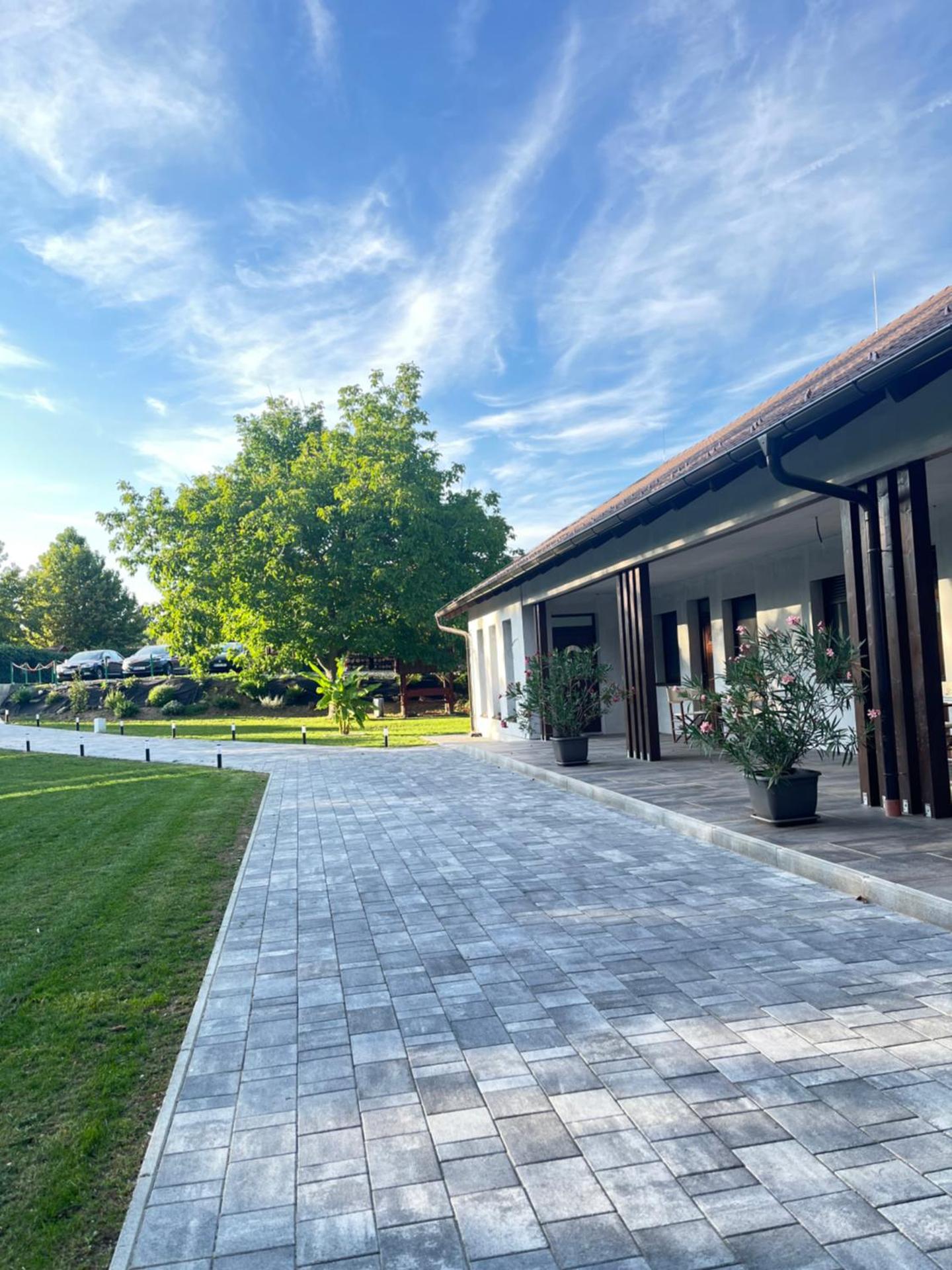 Borostyánkert Étterem & Vendégház