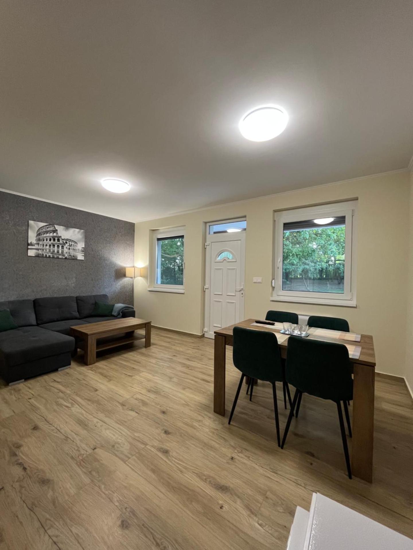 Borostyánkert Étterem & Vendégház